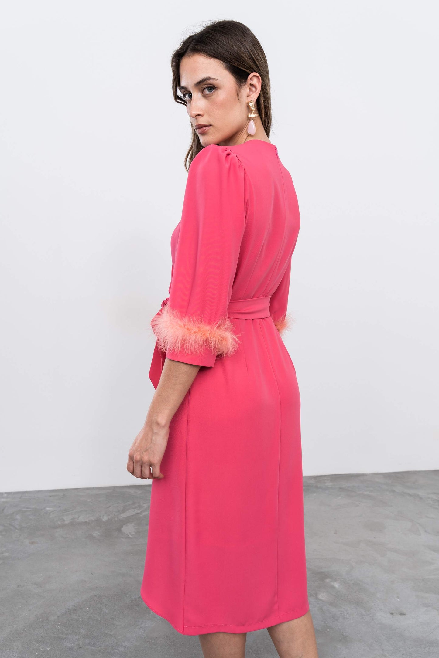 VESTIDO RECOGIDO PLUMAS CORAL - Imagen 8