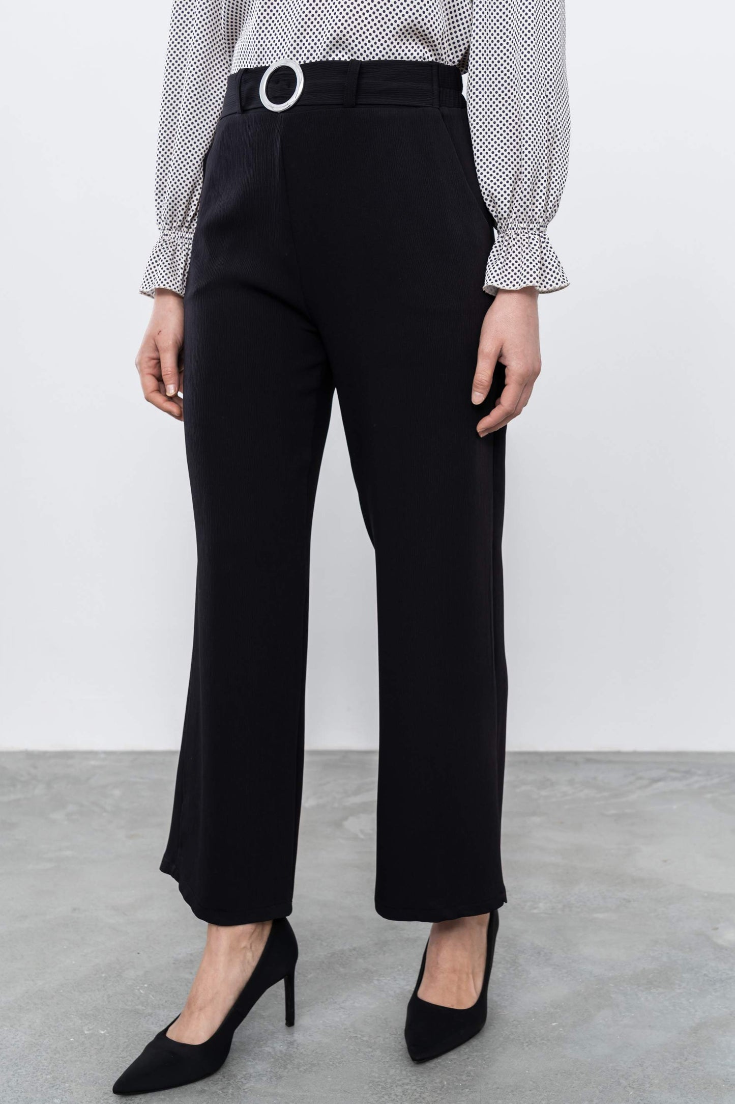 PANTALON TEXTURA HEBILLA NEGRO - Imagen 2