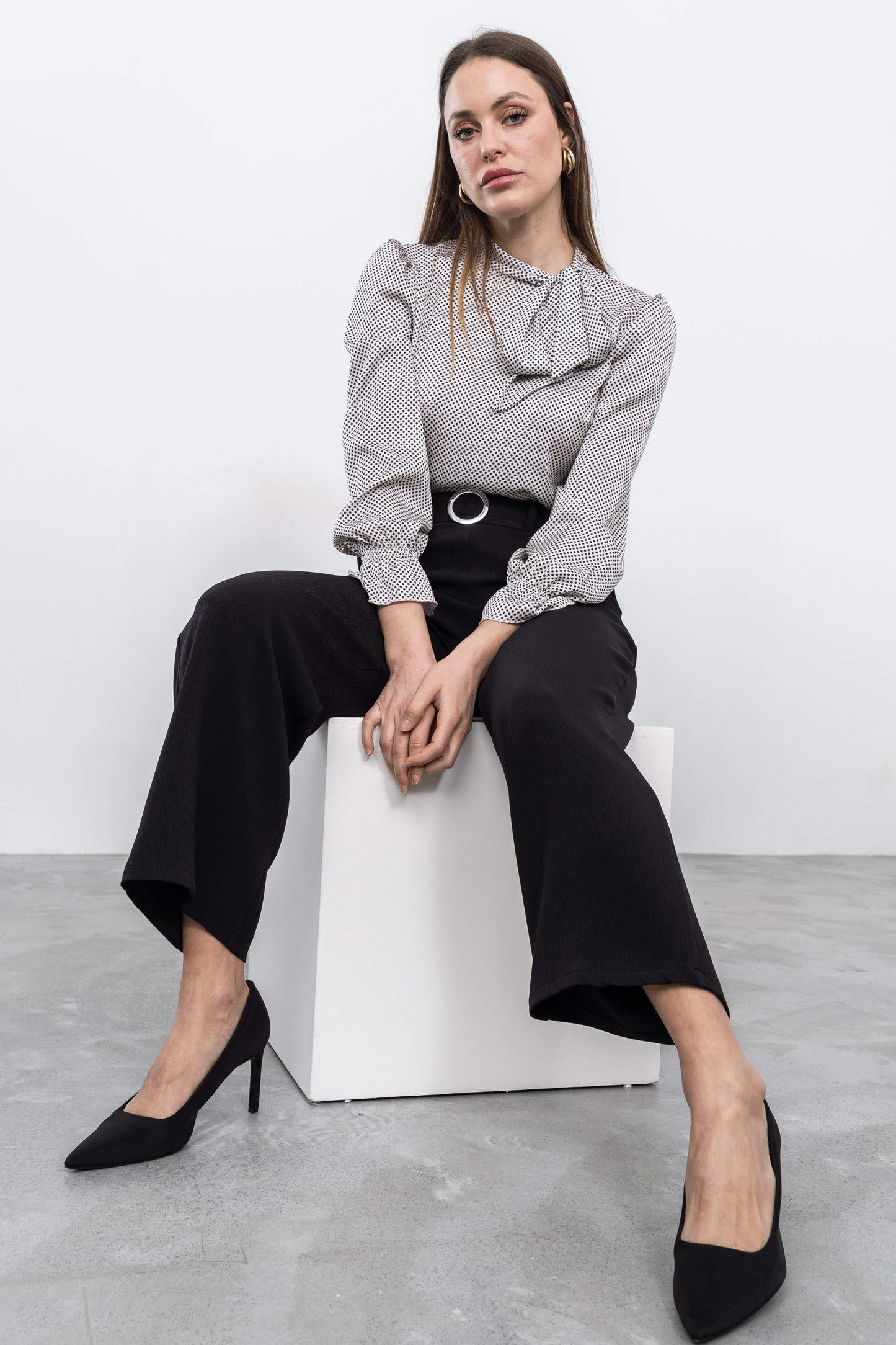 PANTALON TEXTURA HEBILLA NEGRO - Imagen 4