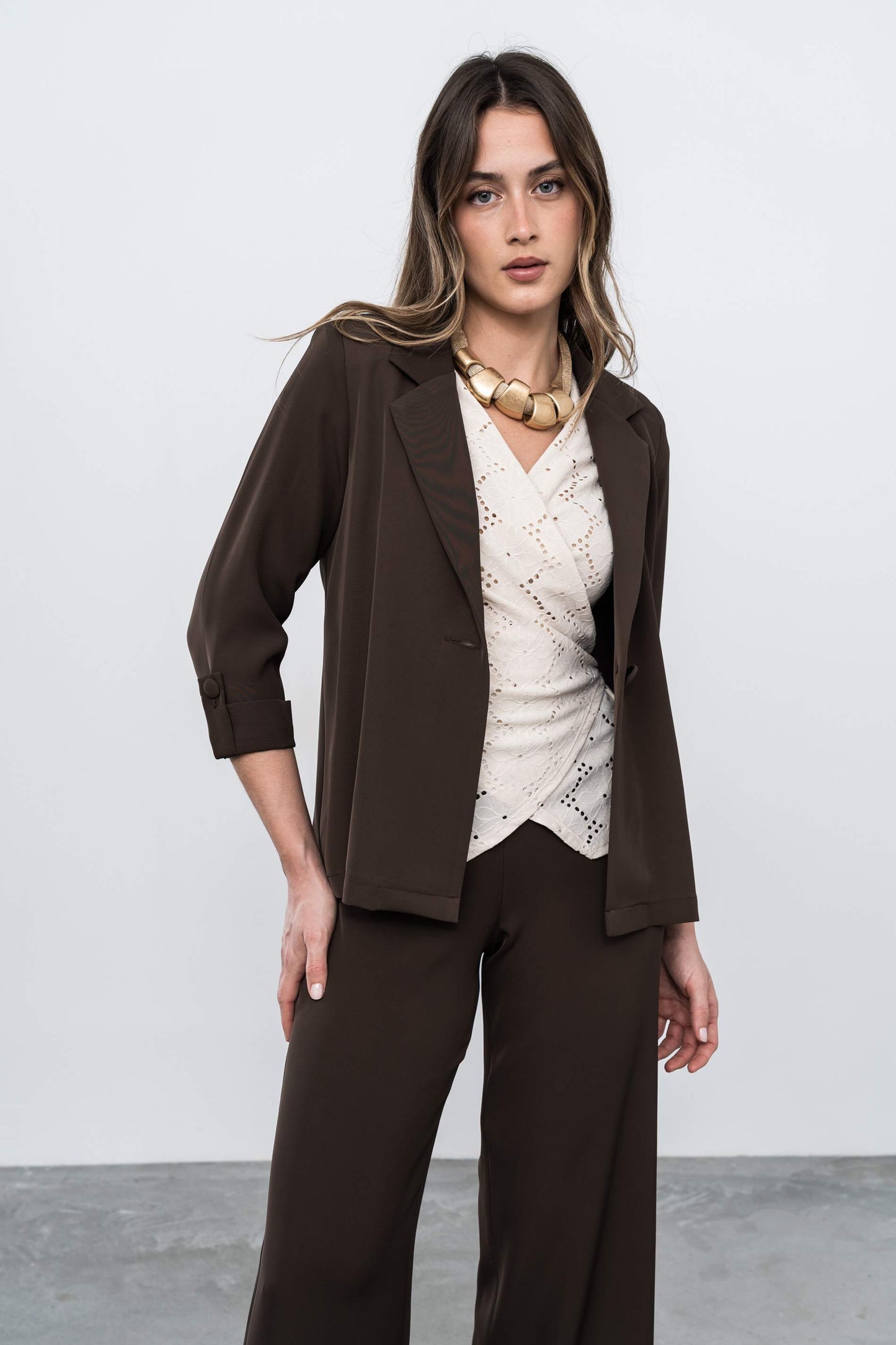 CHAQUETA FLUIDA BOTON CHOCOLATE