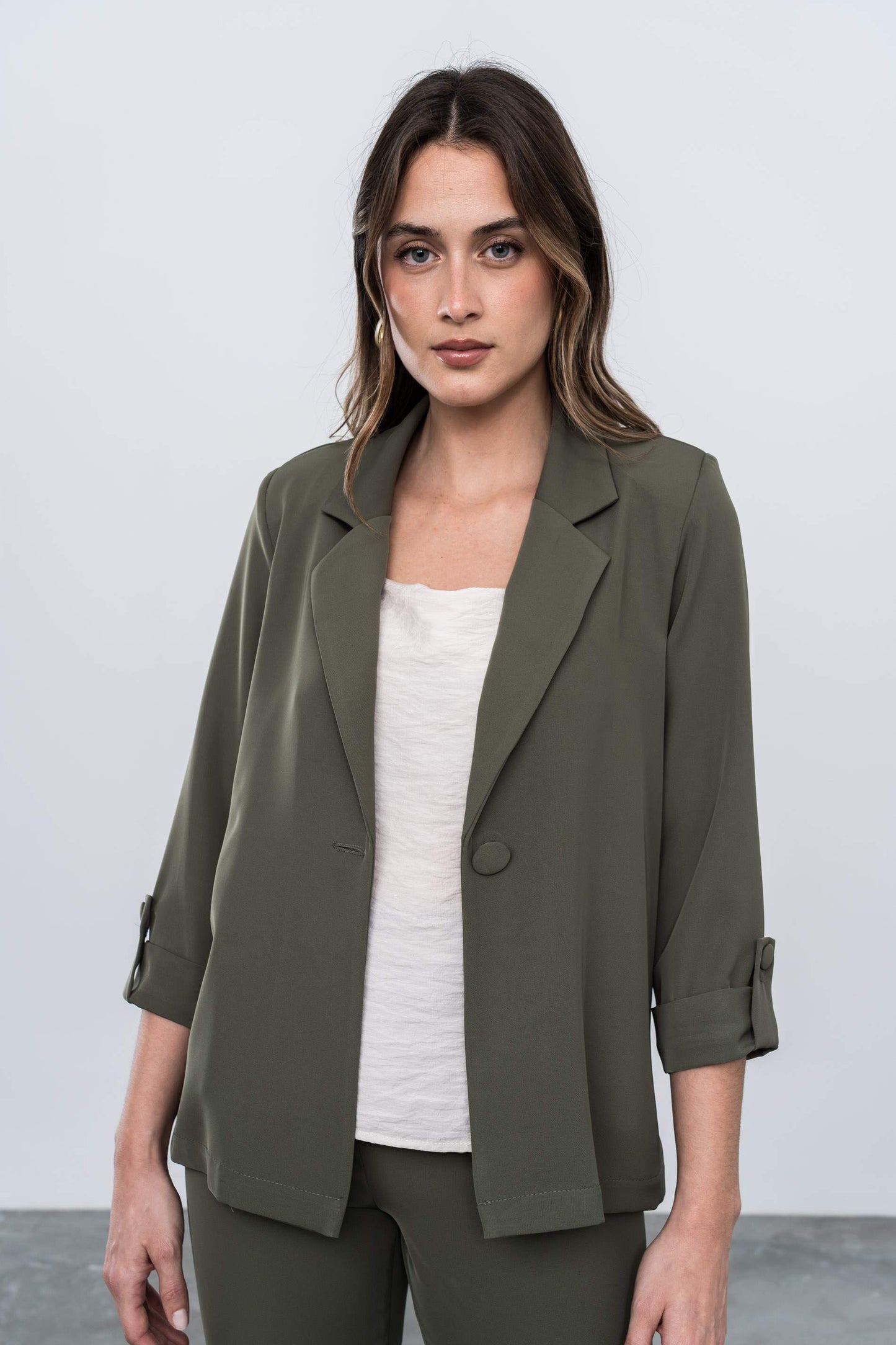CHAQUETA FLUIDA BOTON KAKI