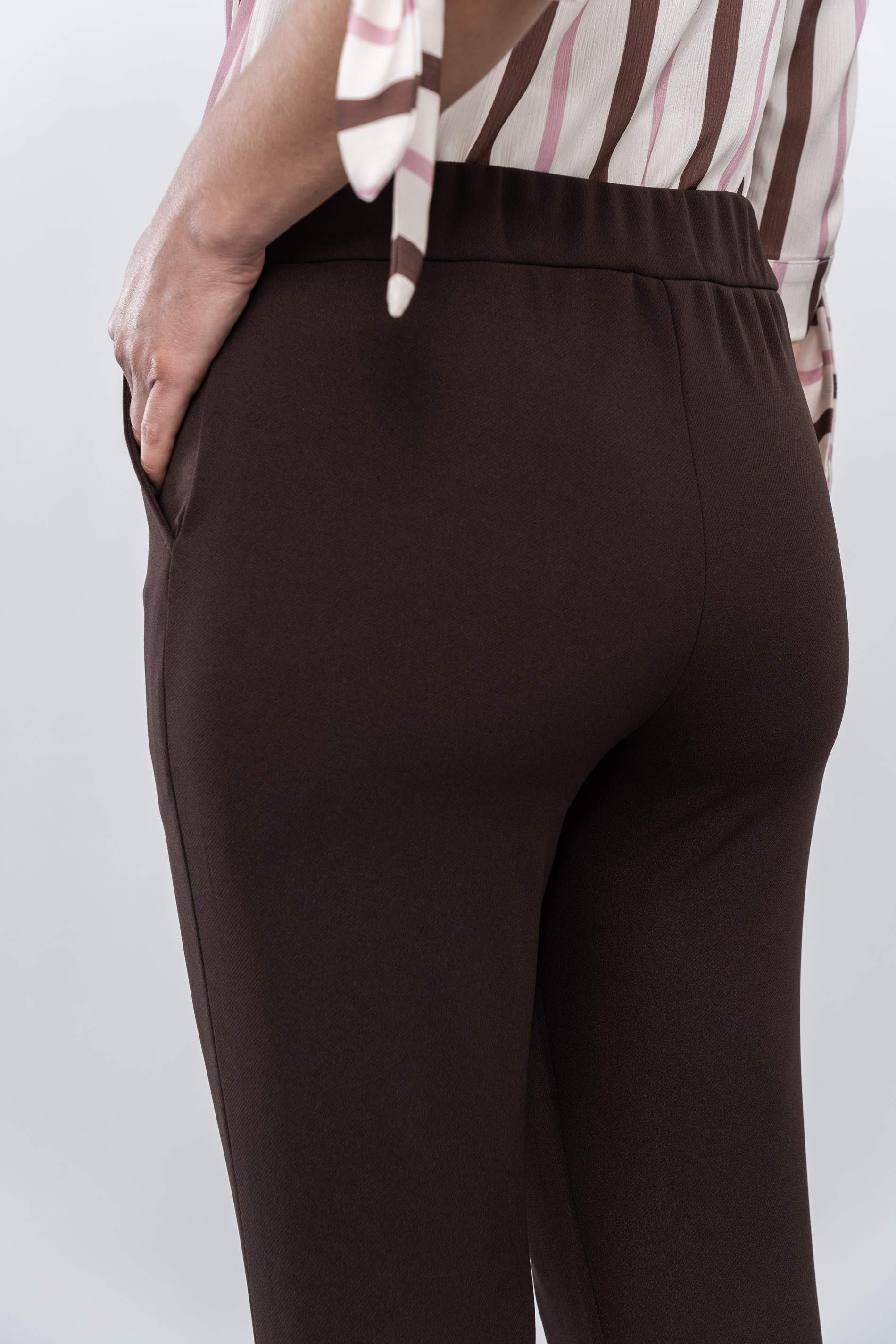 PANTALON GOMA BOLSILLOS CHOCOLATE - Imagen 6