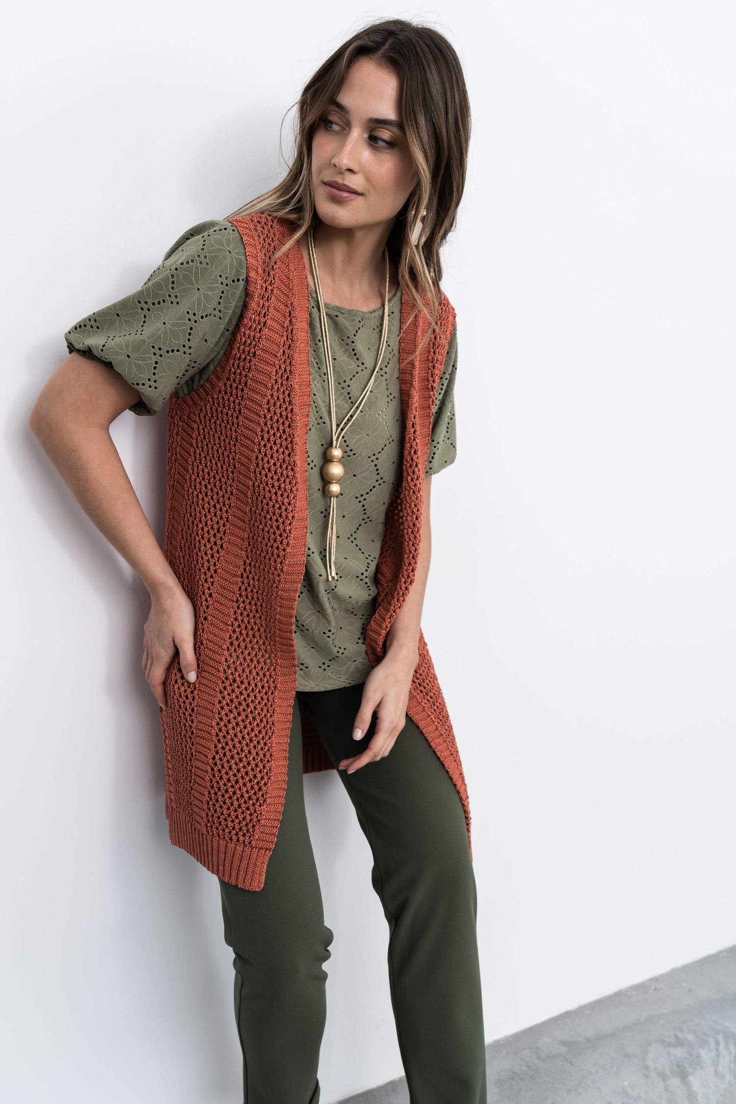 PANTALON GOMA BOLSILLOS KAKI - Imagen 4