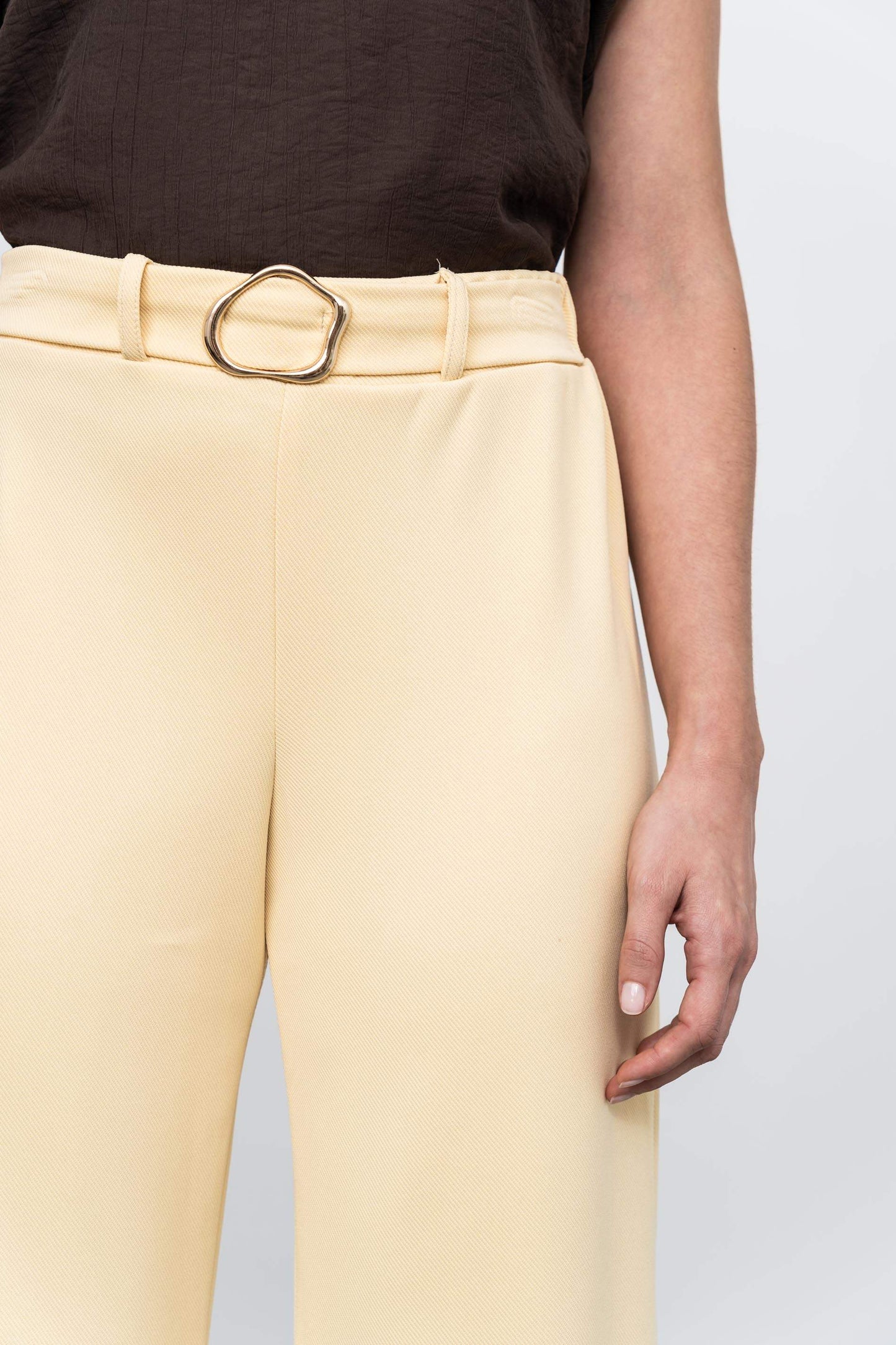 PANTALON ANCHO VESTIR HEBILLA VAINILLA - Imagen 3