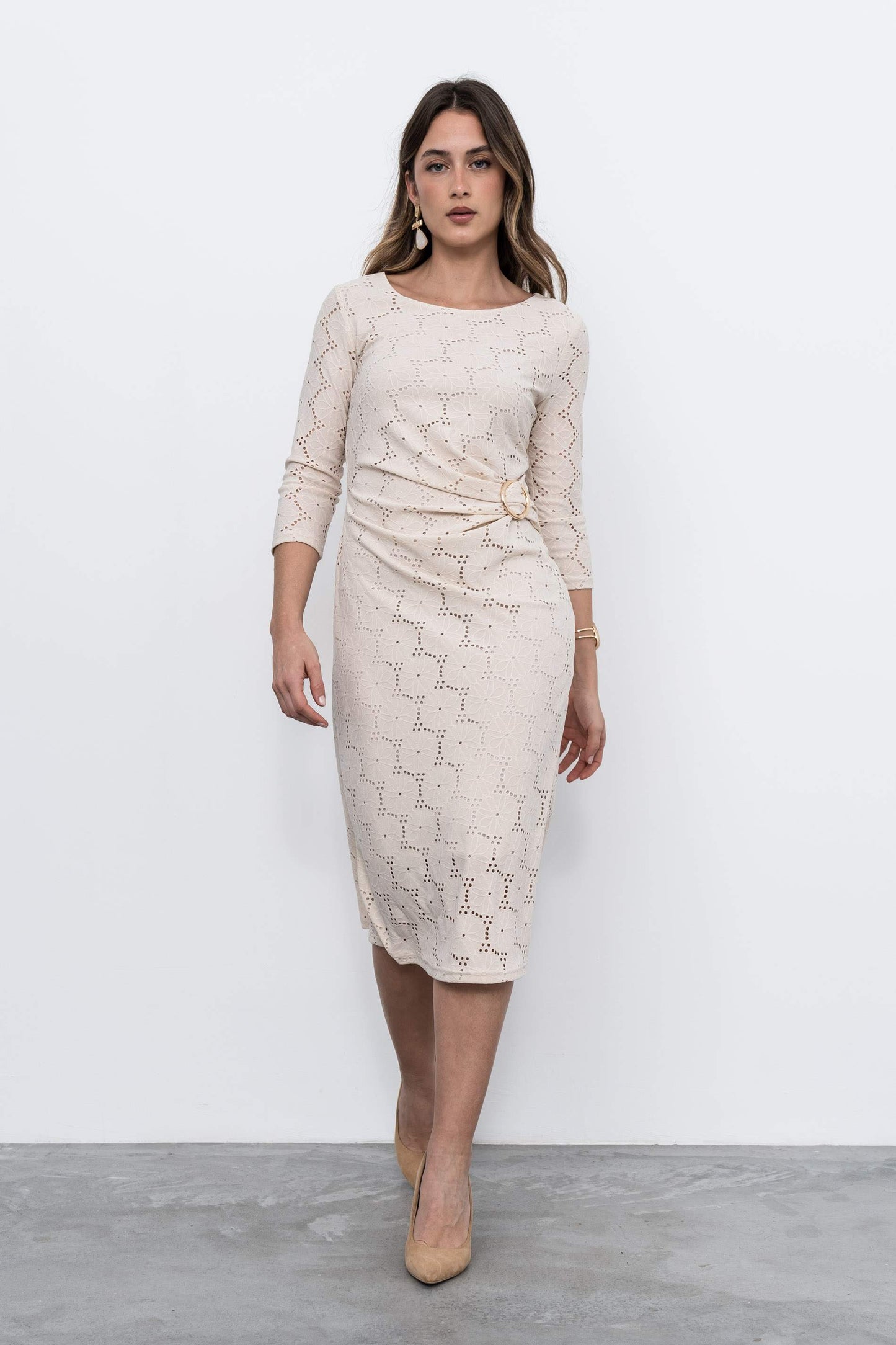 VESTIDO TEJIDO PERFORADO HEBILLA BEIGE - Imagen 7