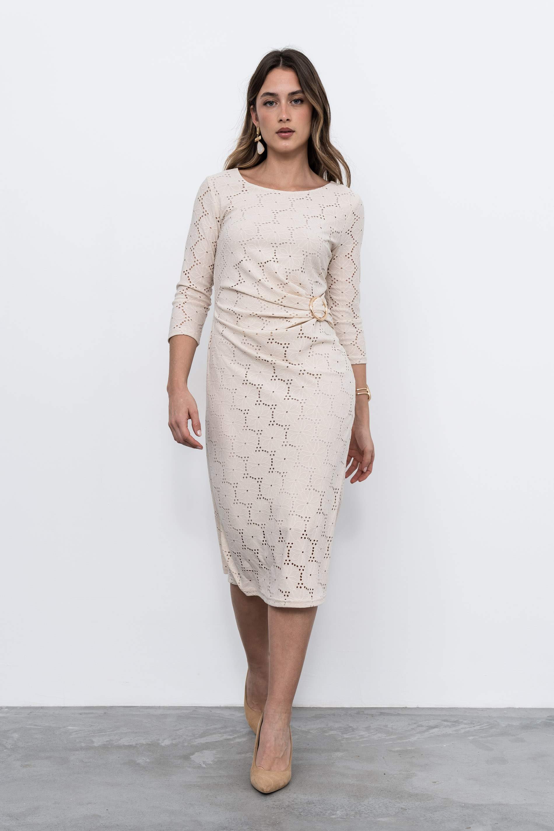 VESTIDO TEJIDO PERFORADO HEBILLA BEIGE - Imagen 7