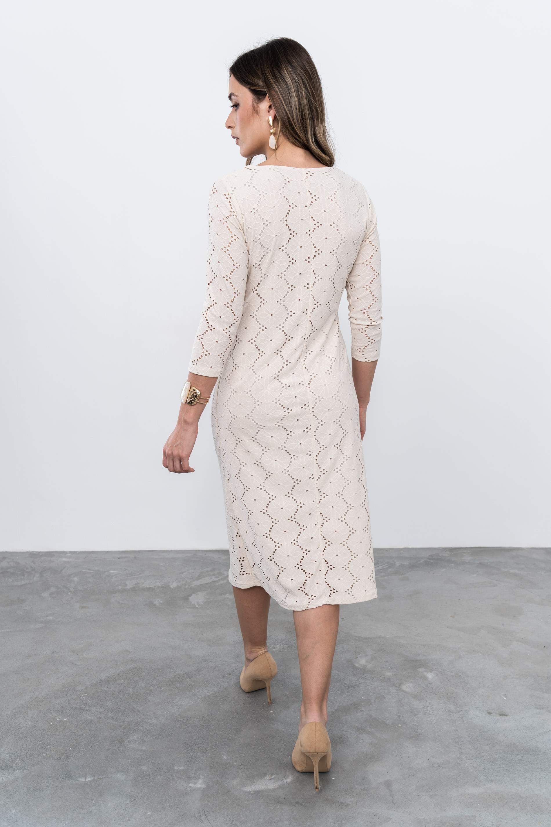 VESTIDO TEJIDO PERFORADO HEBILLA BEIGE - Imagen 8
