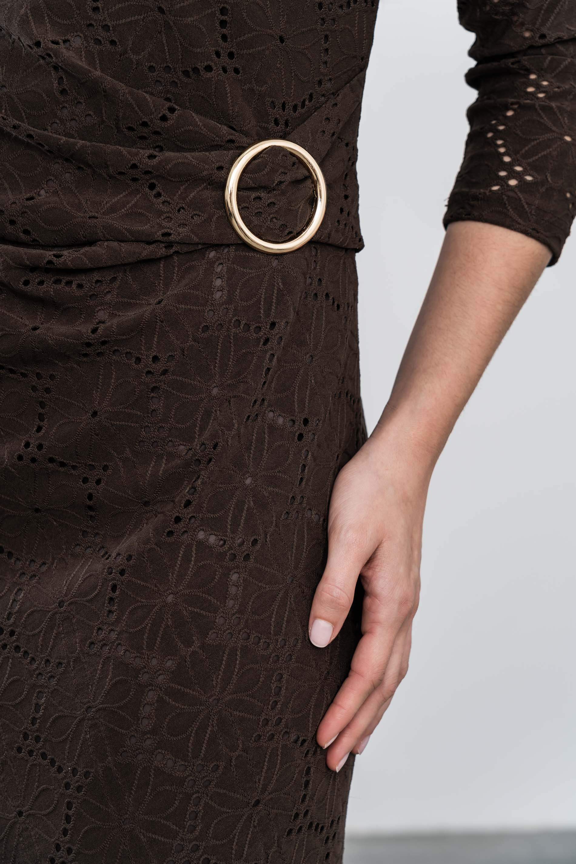VESTIDO TEJIDO PERFORADO HEBILLA CHOCOLATE - Imagen 4