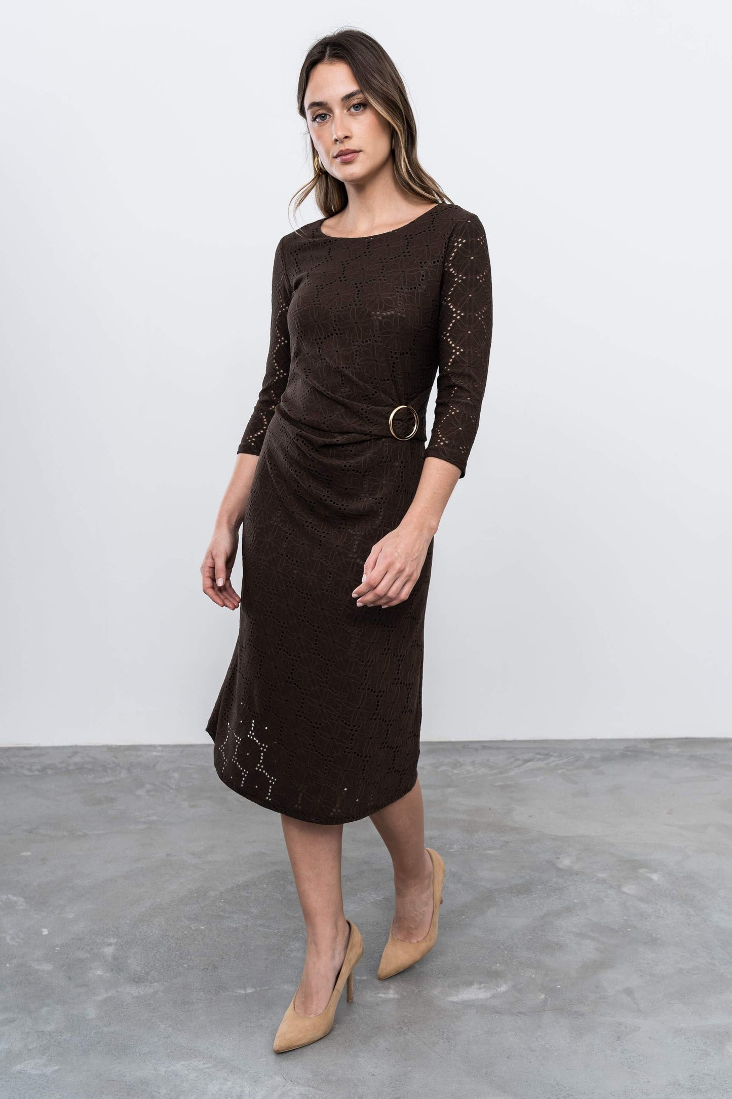 VESTIDO TEJIDO PERFORADO HEBILLA CHOCOLATE - Imagen 7