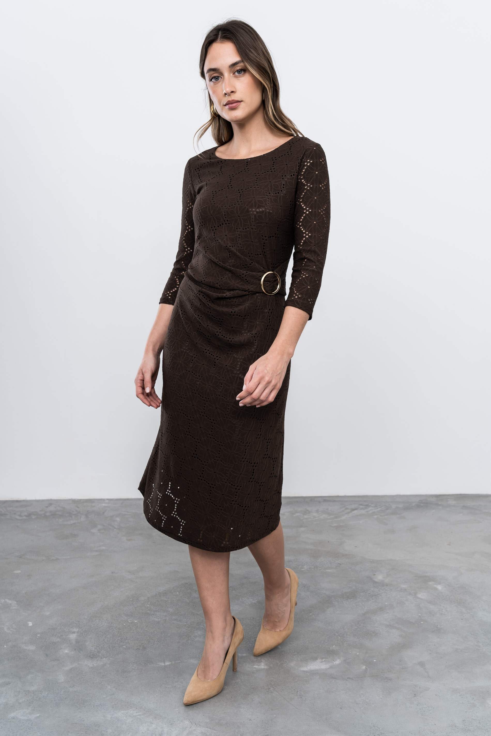 VESTIDO TEJIDO PERFORADO HEBILLA CHOCOLATE - Imagen 7