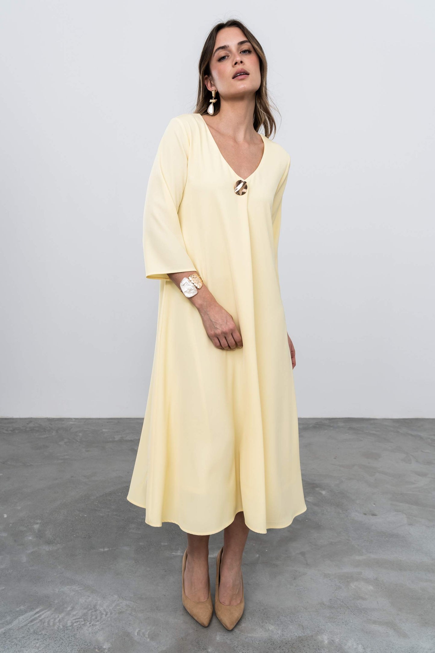 VESTIDO FUELLE BOTON ORO VAINILLA