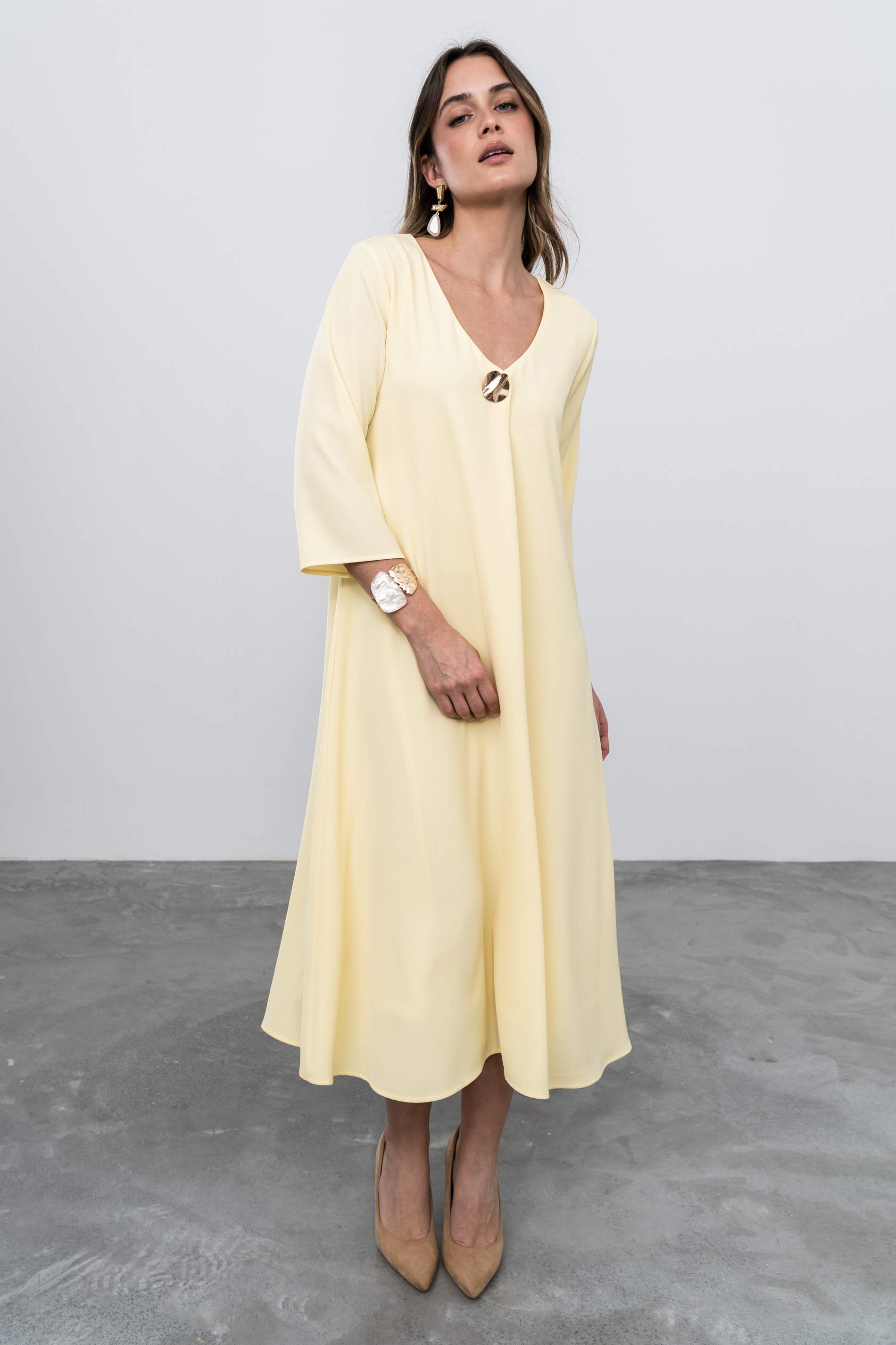 VESTIDO FUELLE BOTON ORO VAINILLA
