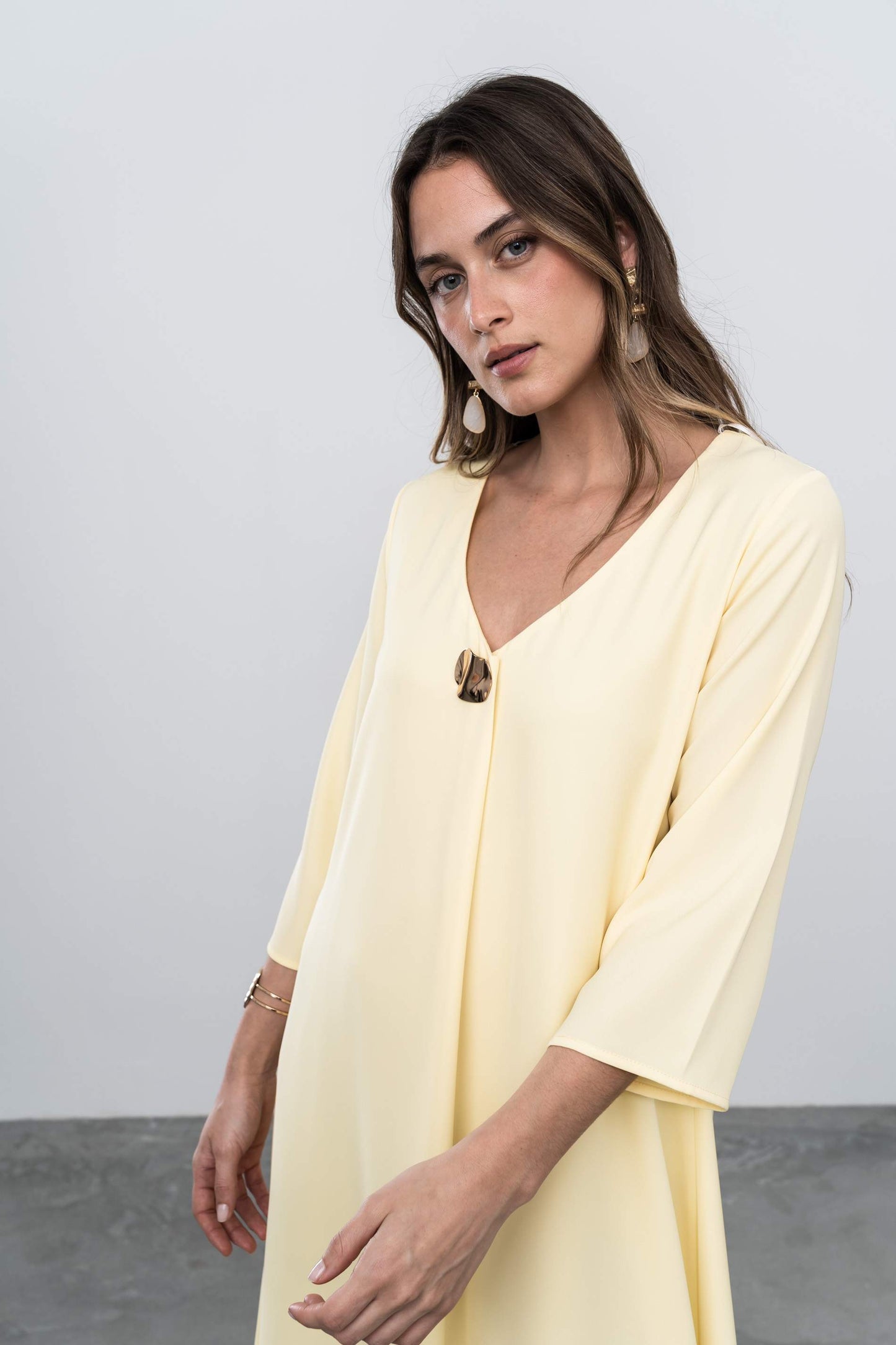 VESTIDO FUELLE BOTON ORO VAINILLA - Imagen 3