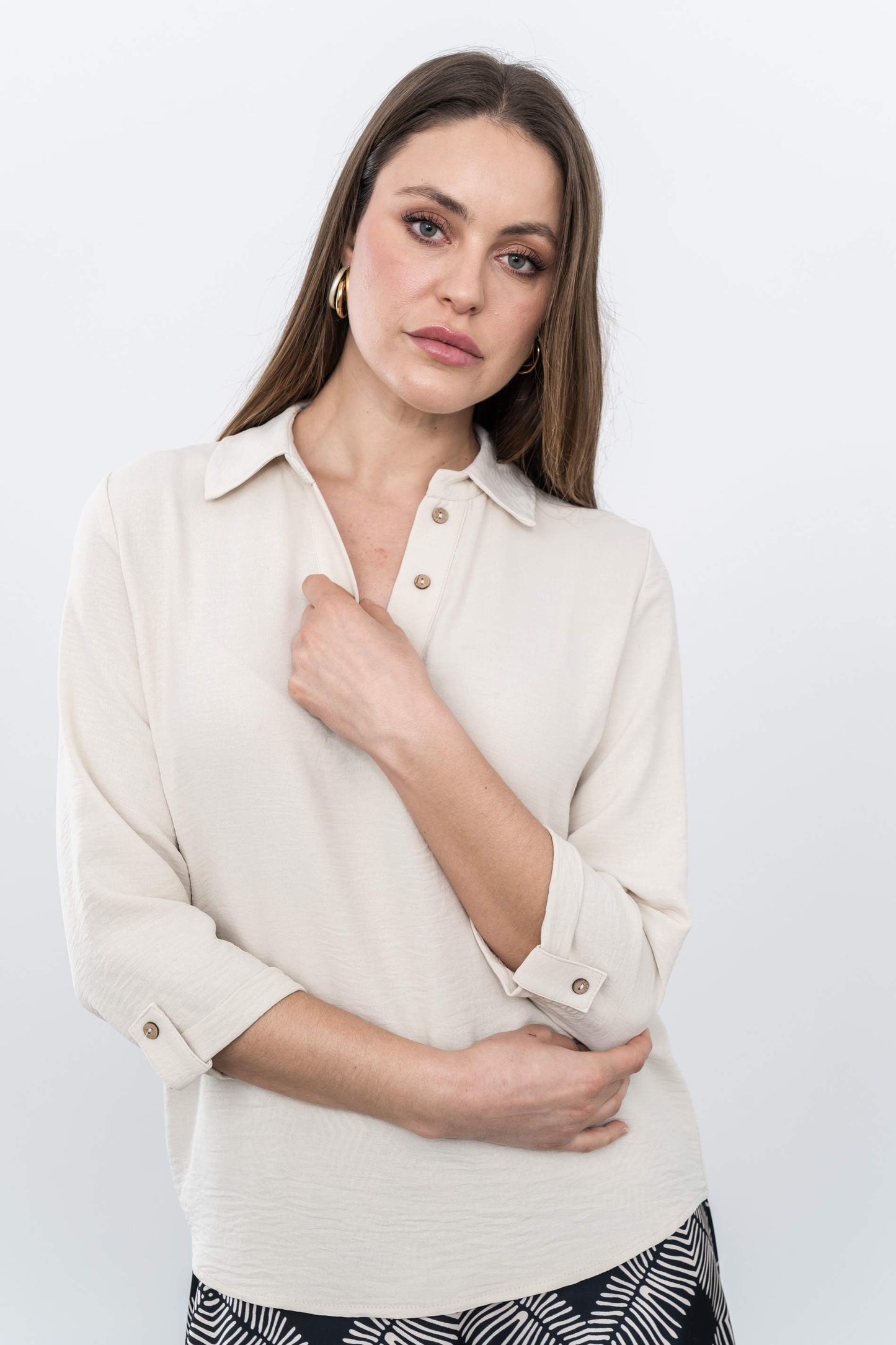 BLUSA CAMISERA BOTONES BEIGE - Imagen 5