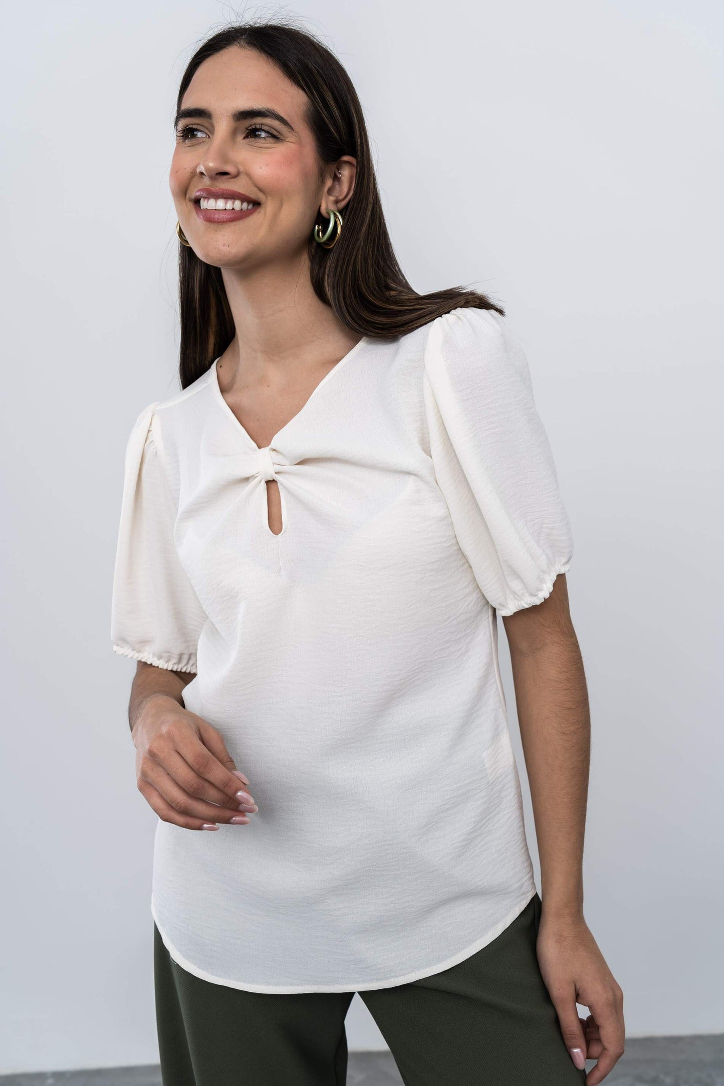 BLUSA DETALLE LAZO ESCOTE MARFIL