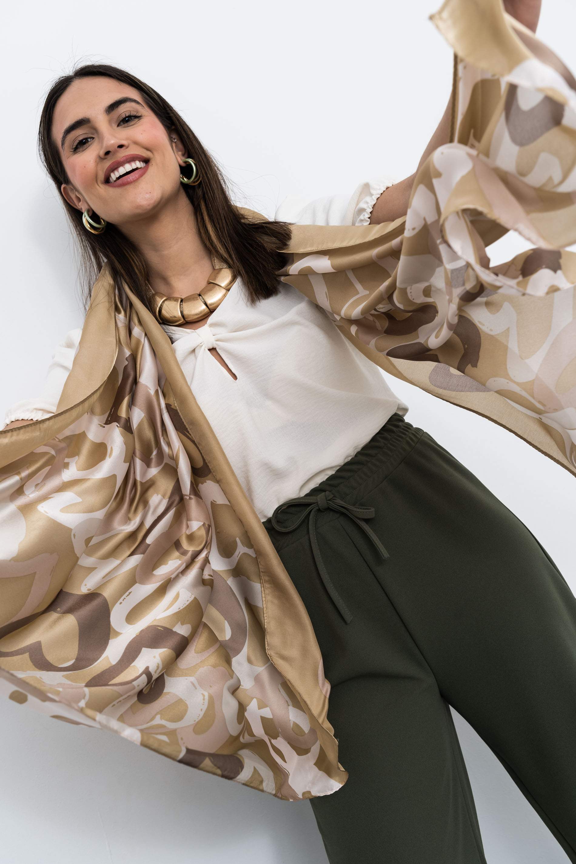 BLUSA DETALLE LAZO ESCOTE MARFIL - Imagen 4