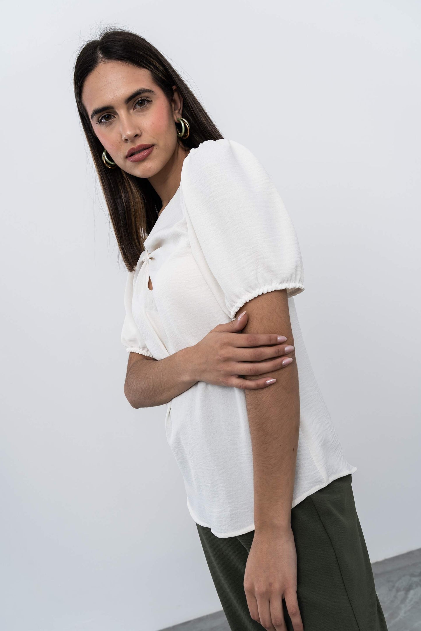 BLUSA DETALLE LAZO ESCOTE MARFIL - Imagen 5