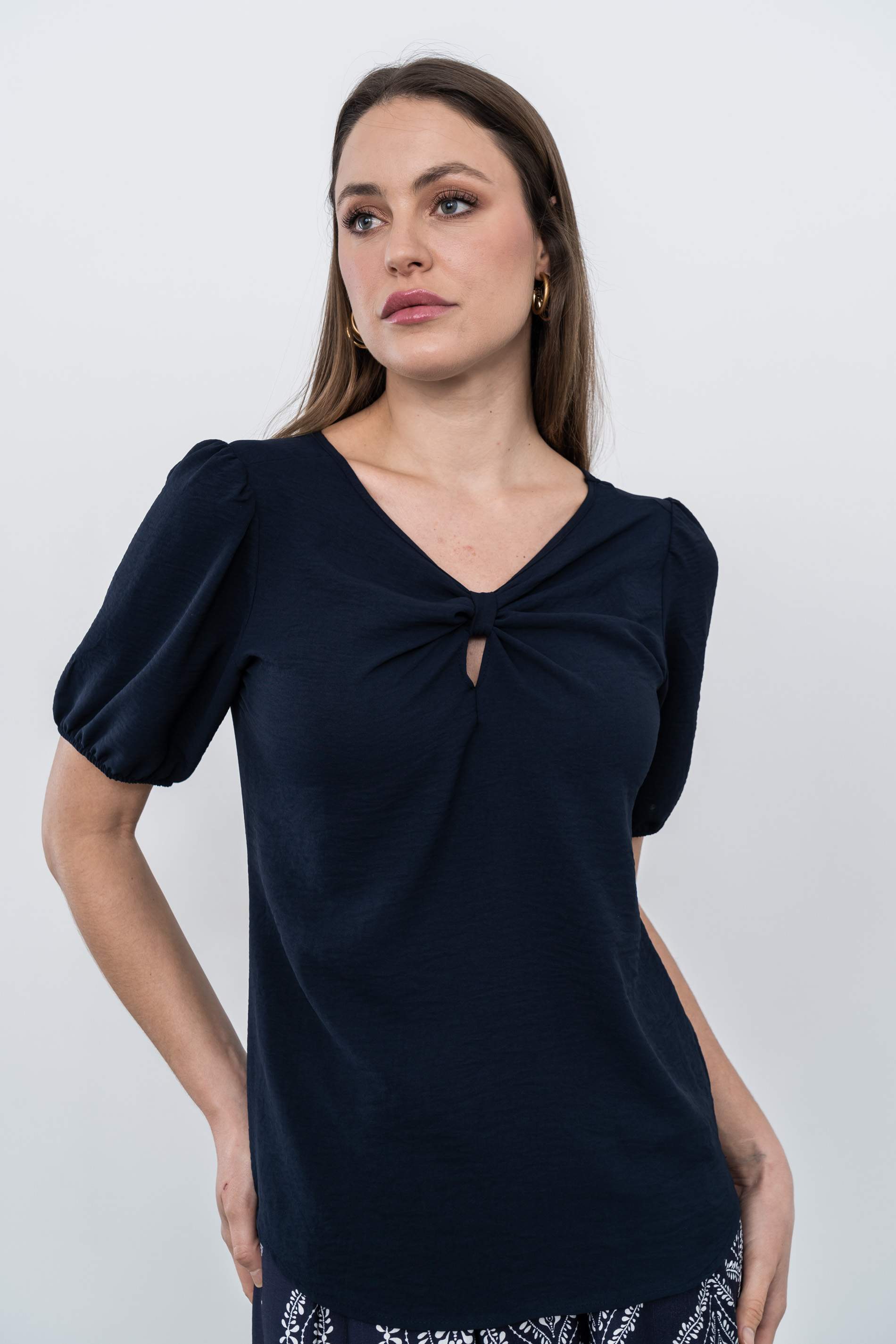 BLUSA DETALLE LAZO ESCOTE MARINO - Imagen 9