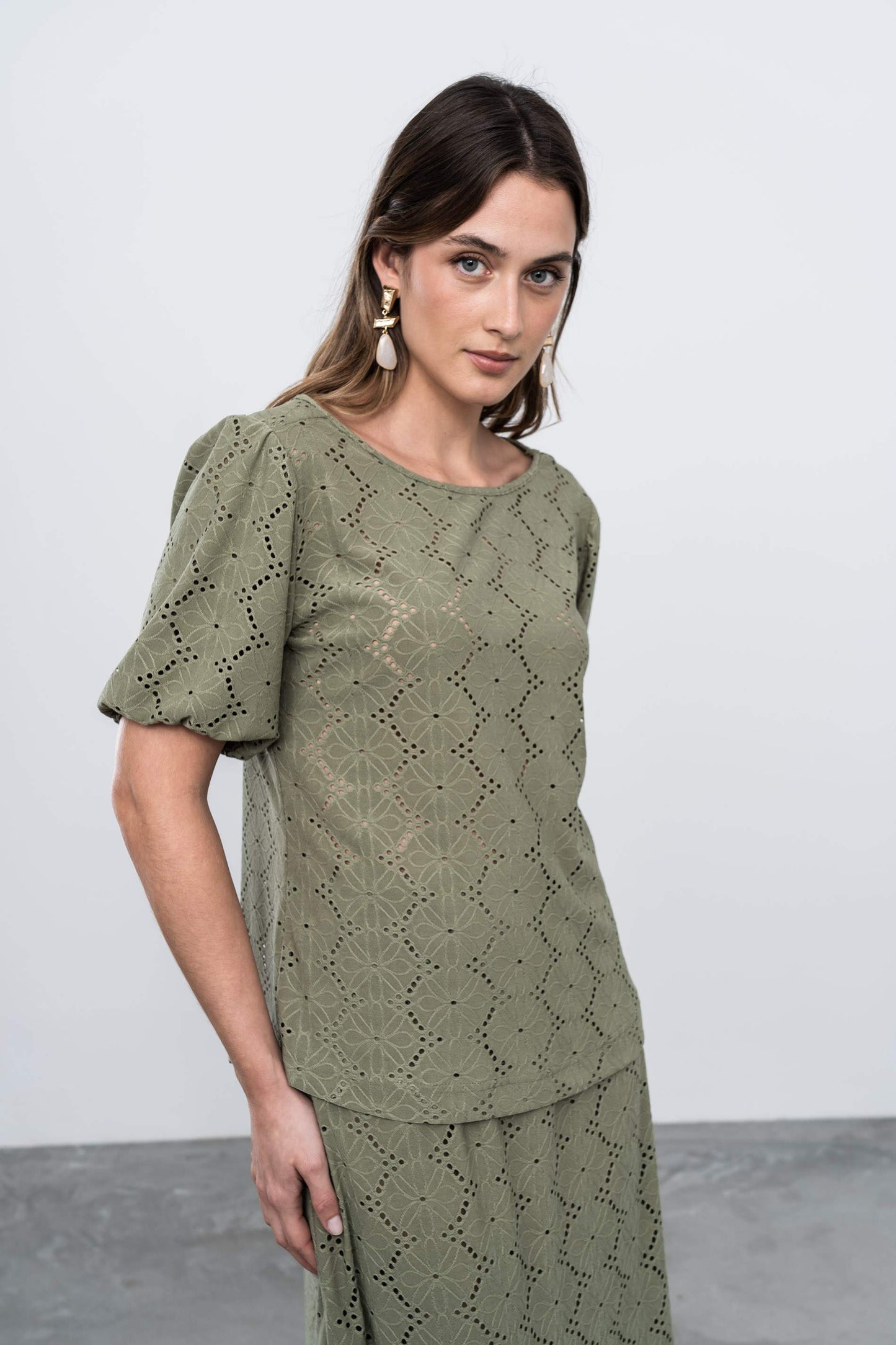 BLUSA TEJIDO PERFORADO KAKI