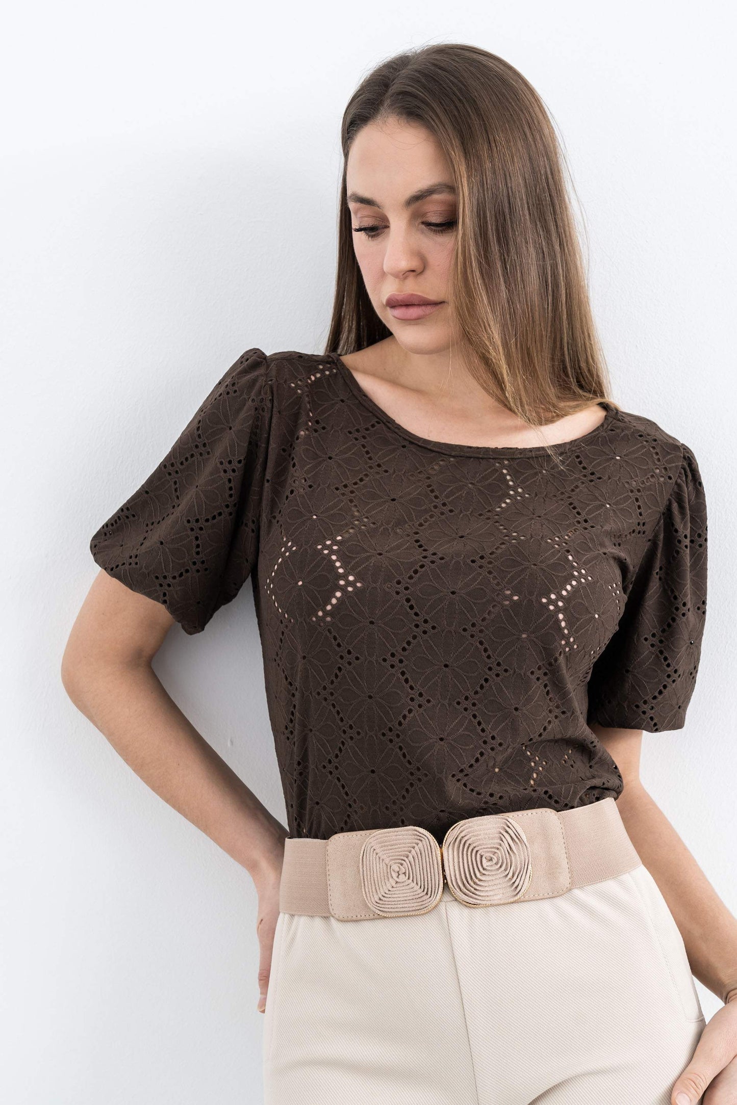 BLUSA TEJIDO PERFORADO CHOCOLATE - Imagen 3