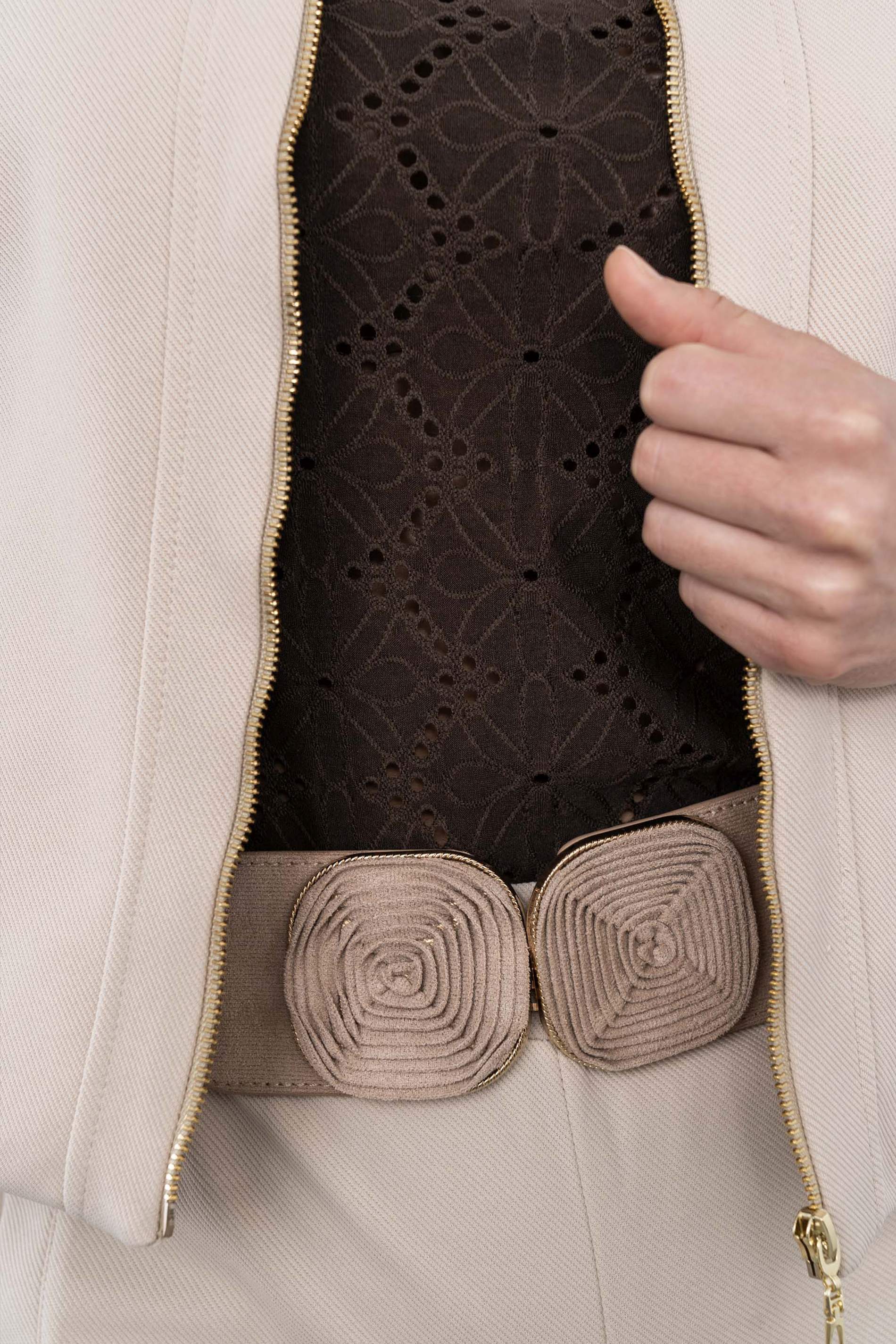 BLUSA TEJIDO PERFORADO CHOCOLATE - Imagen 6