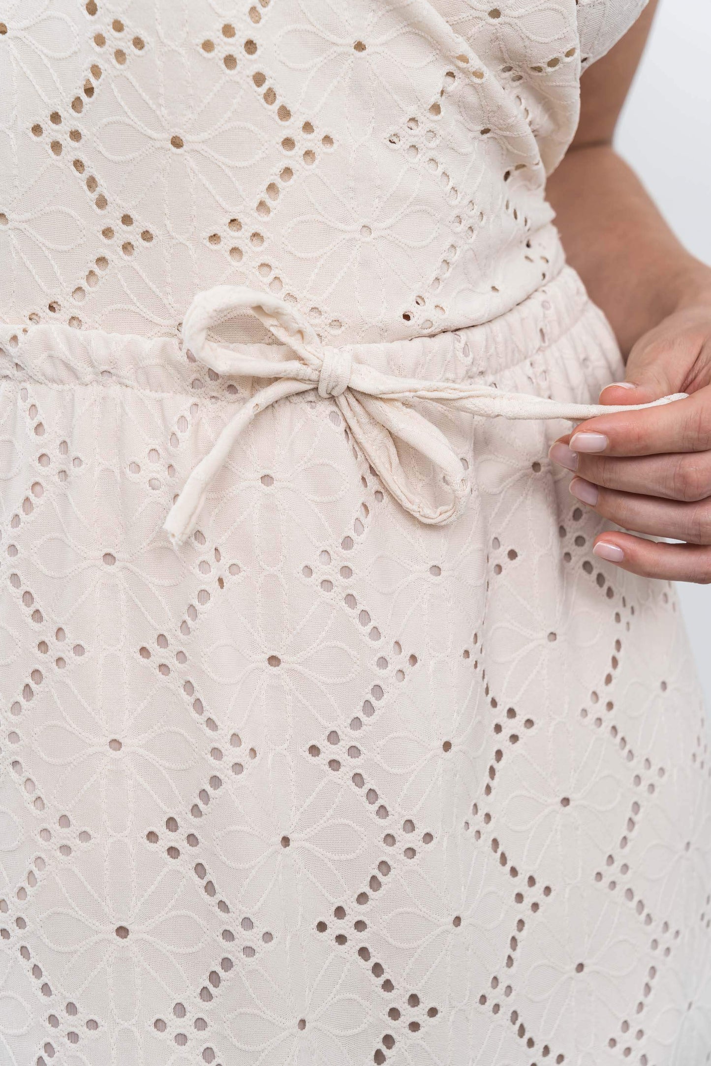FALDA TEJIDO PERFORADO BEIGE - Imagen 3