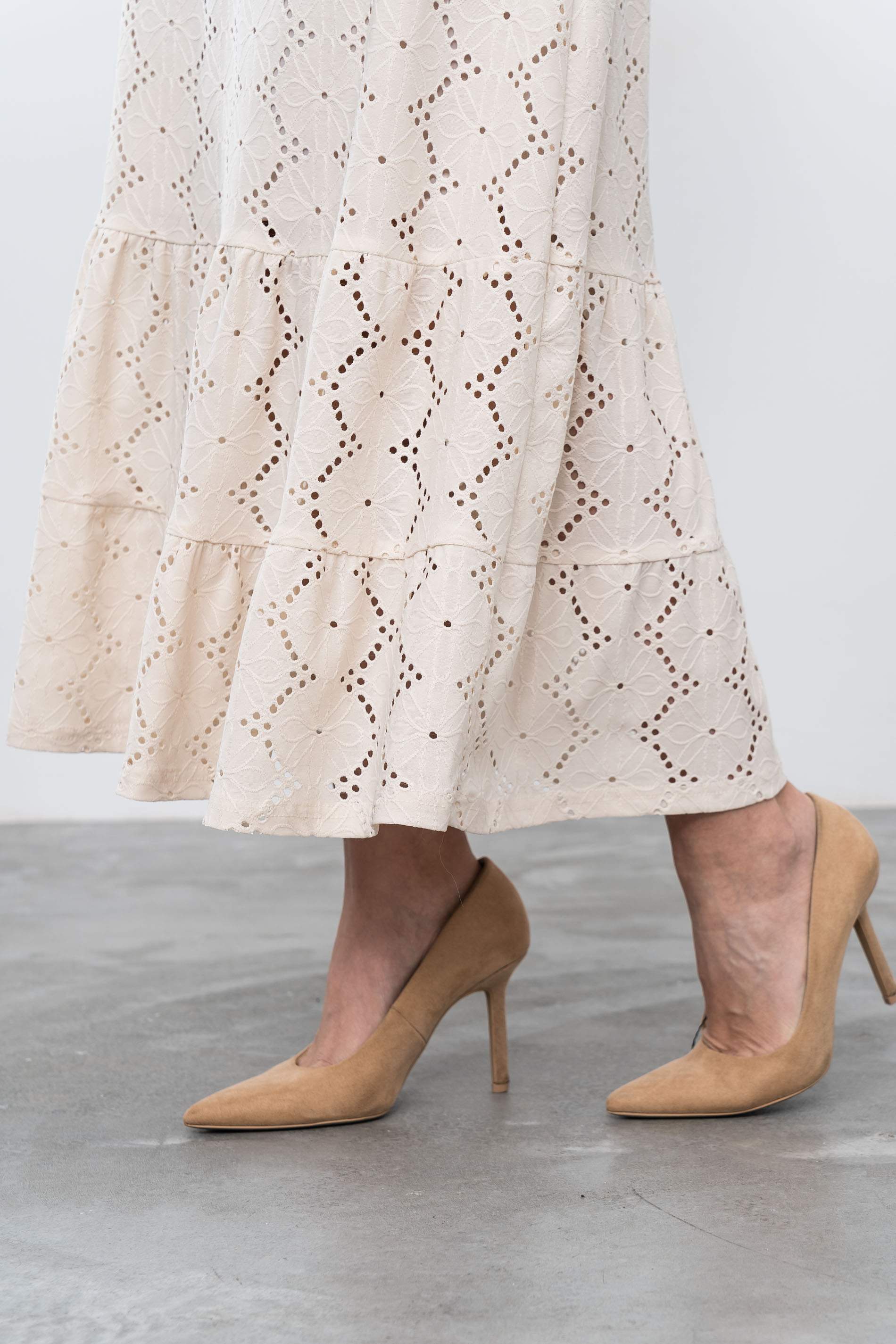 FALDA TEJIDO PERFORADO BEIGE - Imagen 4