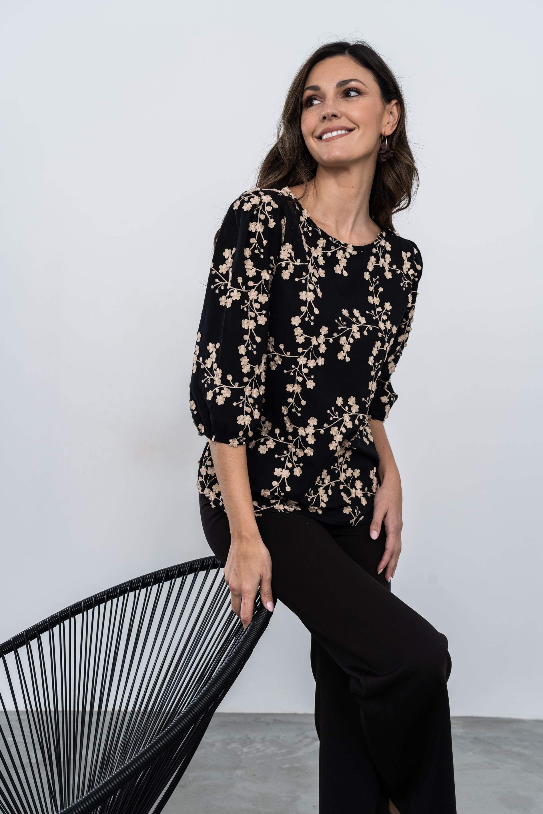 BLUSA TEJIDO FANTASIA RAMILLETE NEGRO - Imagen 2