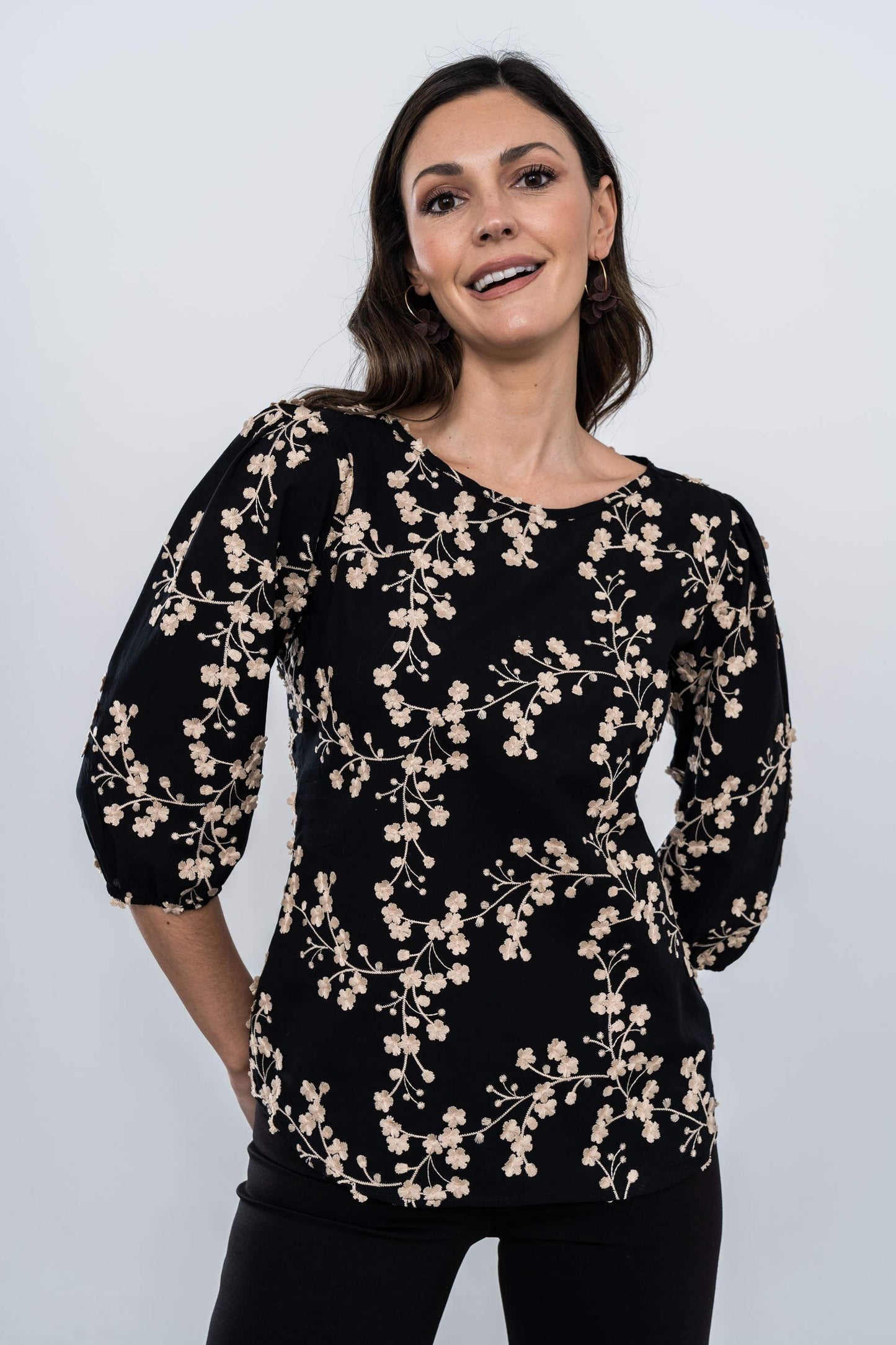 BLUSA TEJIDO FANTASIA RAMILLETE NEGRO - Imagen 3