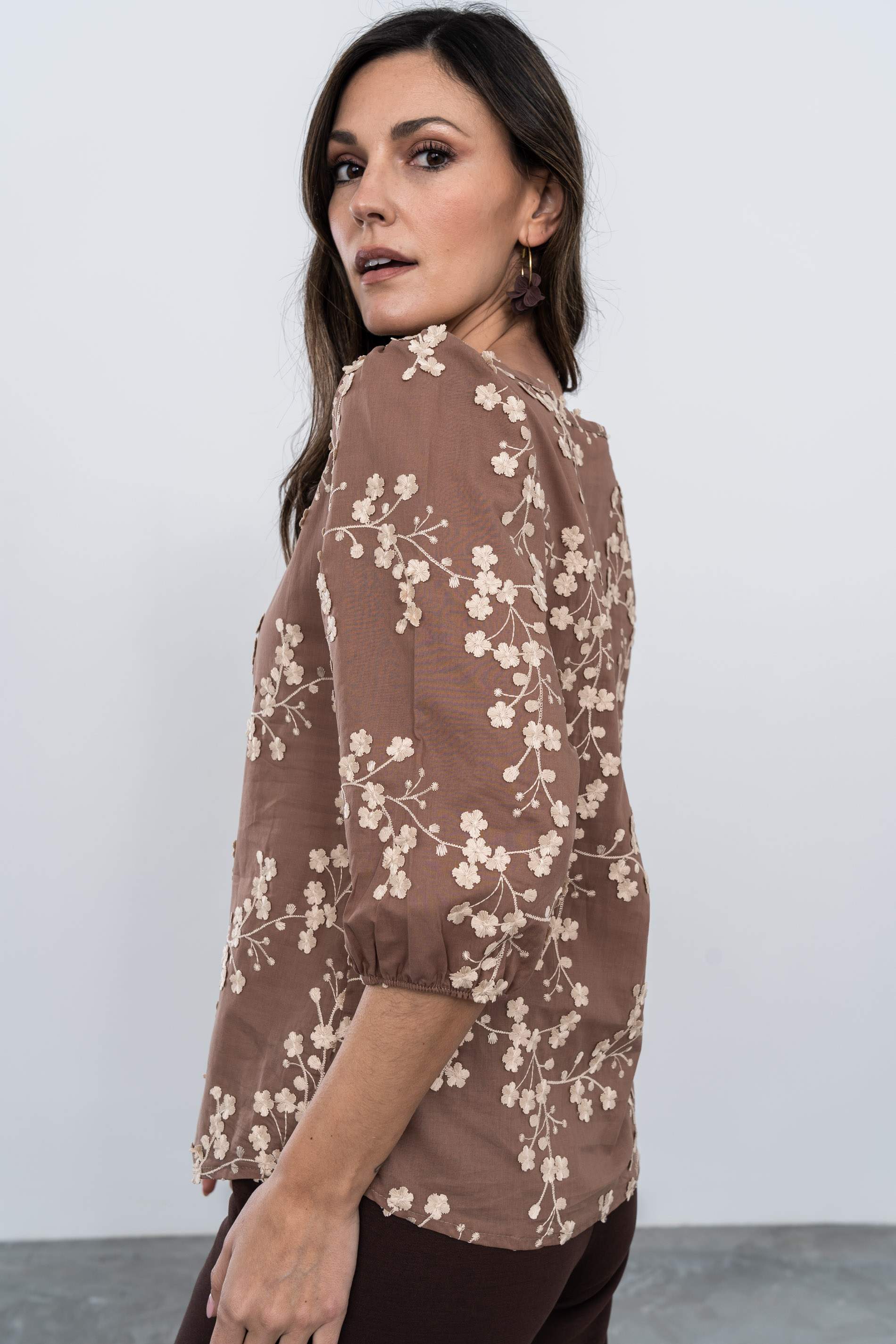 BLUSA TEJIDO FANTASIA RAMILLETES CHOCOLATE - Imagen 6