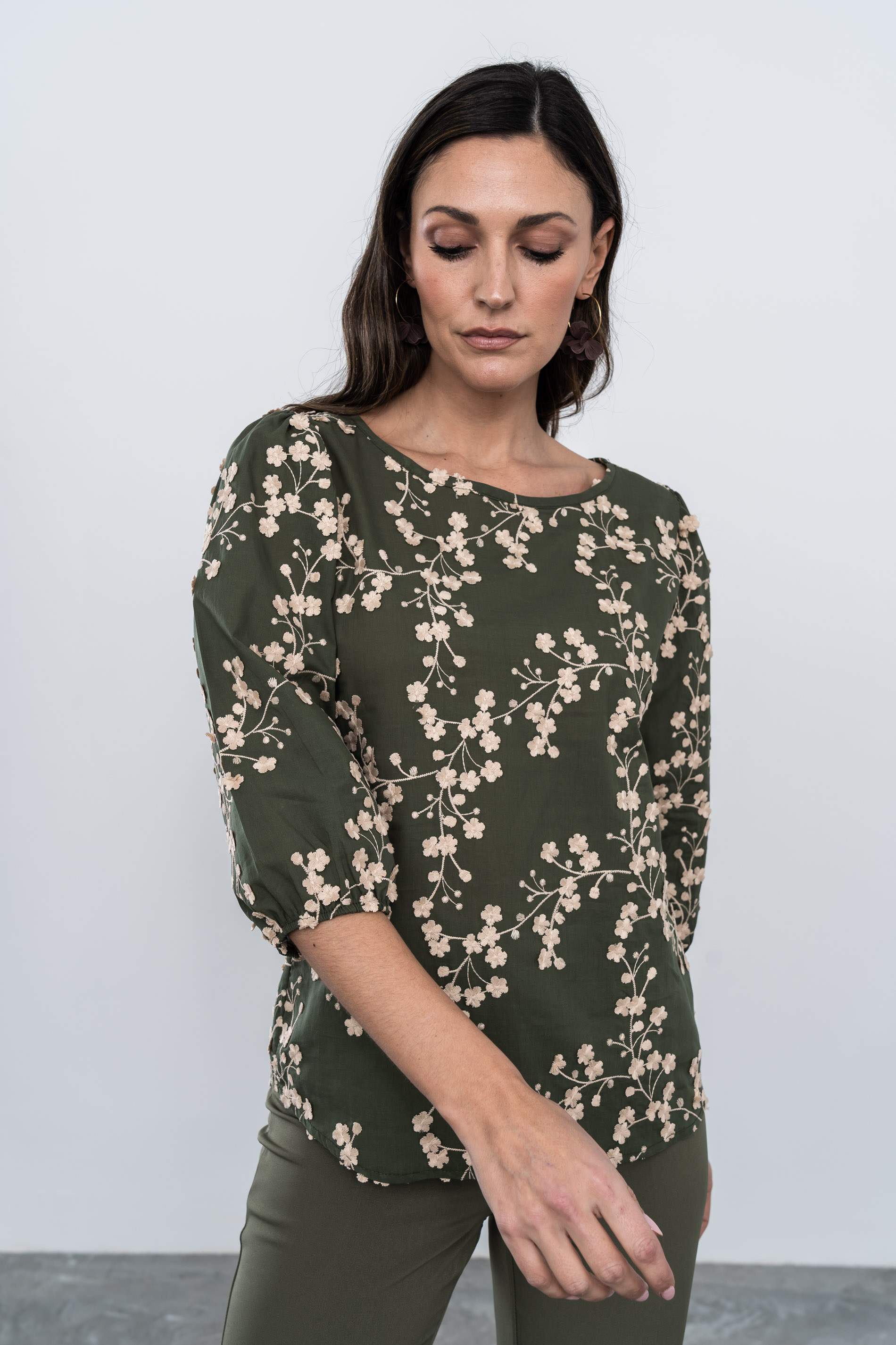BLUSA TEJIDO FANTASIA RAMILLETES KAKI - Imagen 4