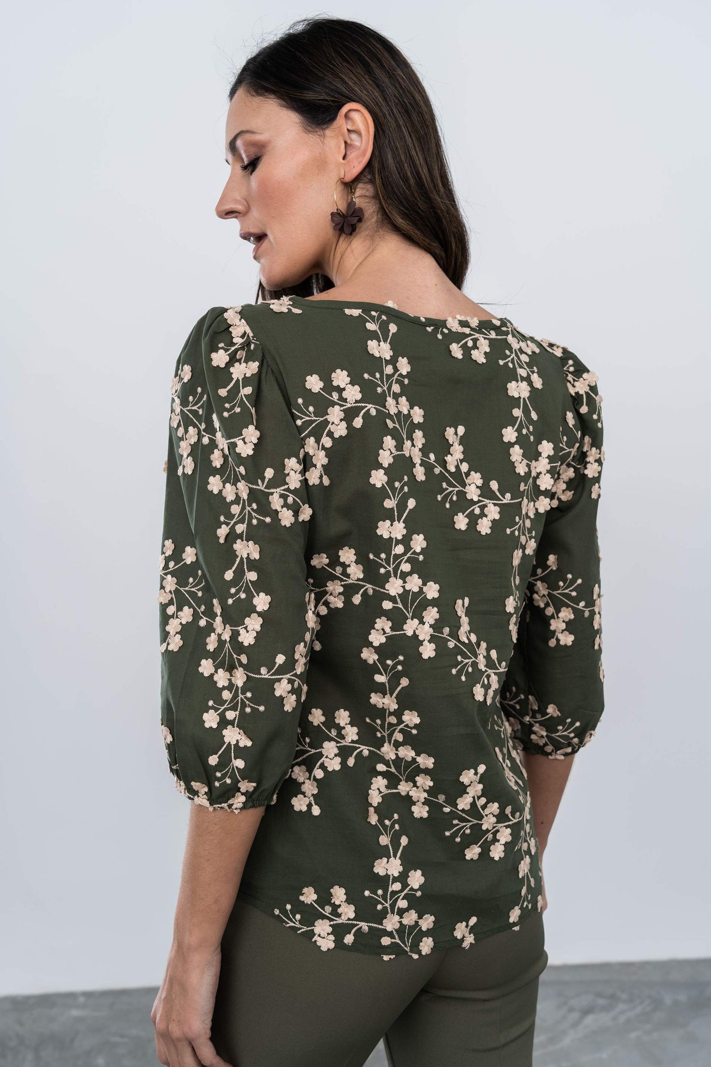 BLUSA TEJIDO FANTASIA RAMILLETES KAKI - Imagen 6