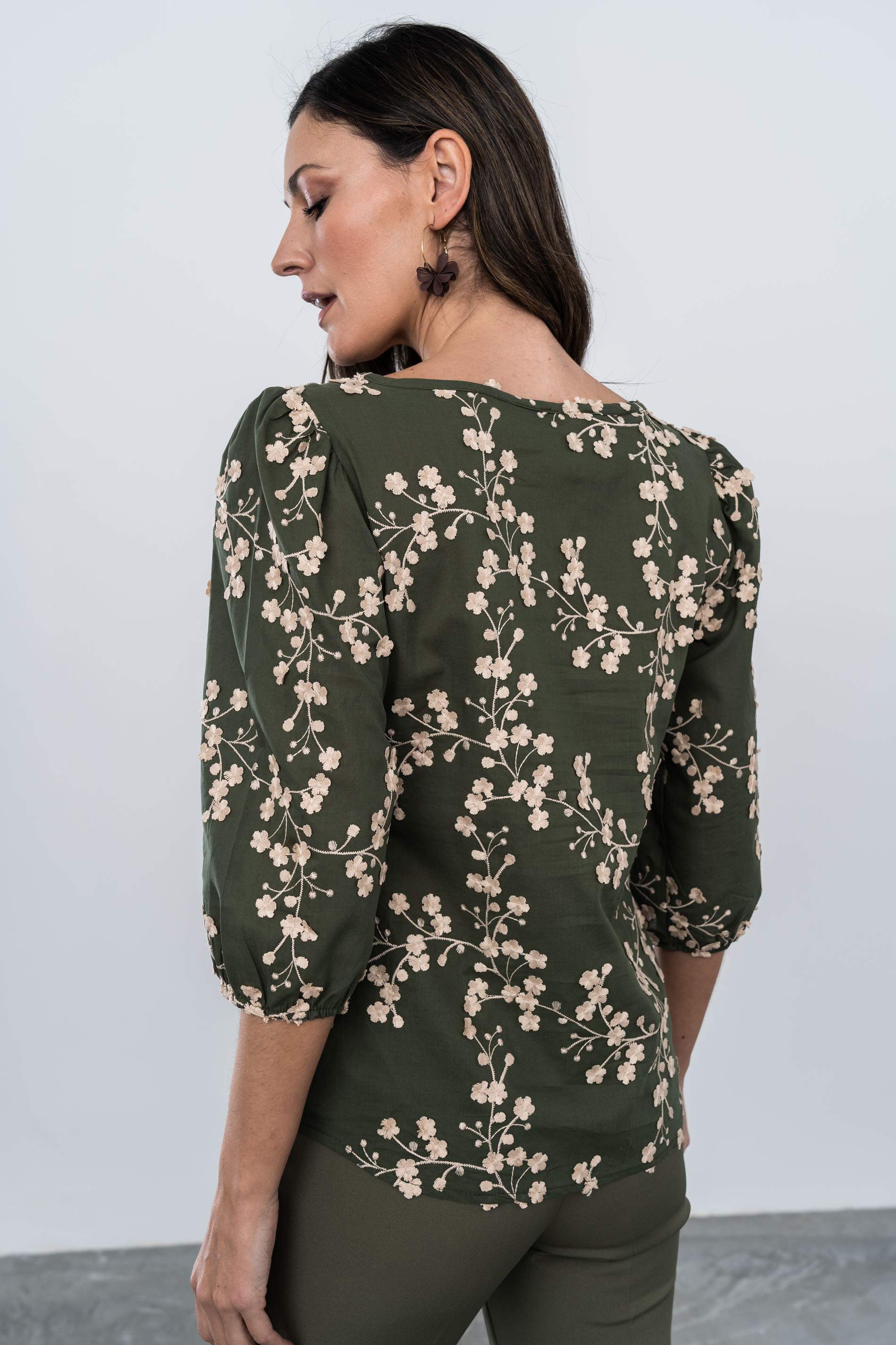 BLUSA TEJIDO FANTASIA RAMILLETES KAKI - Imagen 6