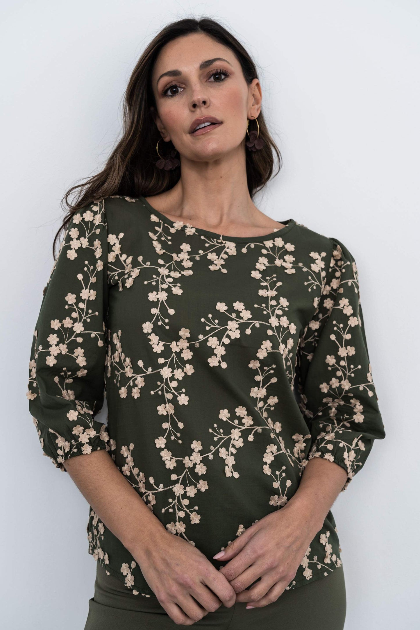 BLUSA TEJIDO FANTASIA RAMILLETES KAKI - Imagen 7