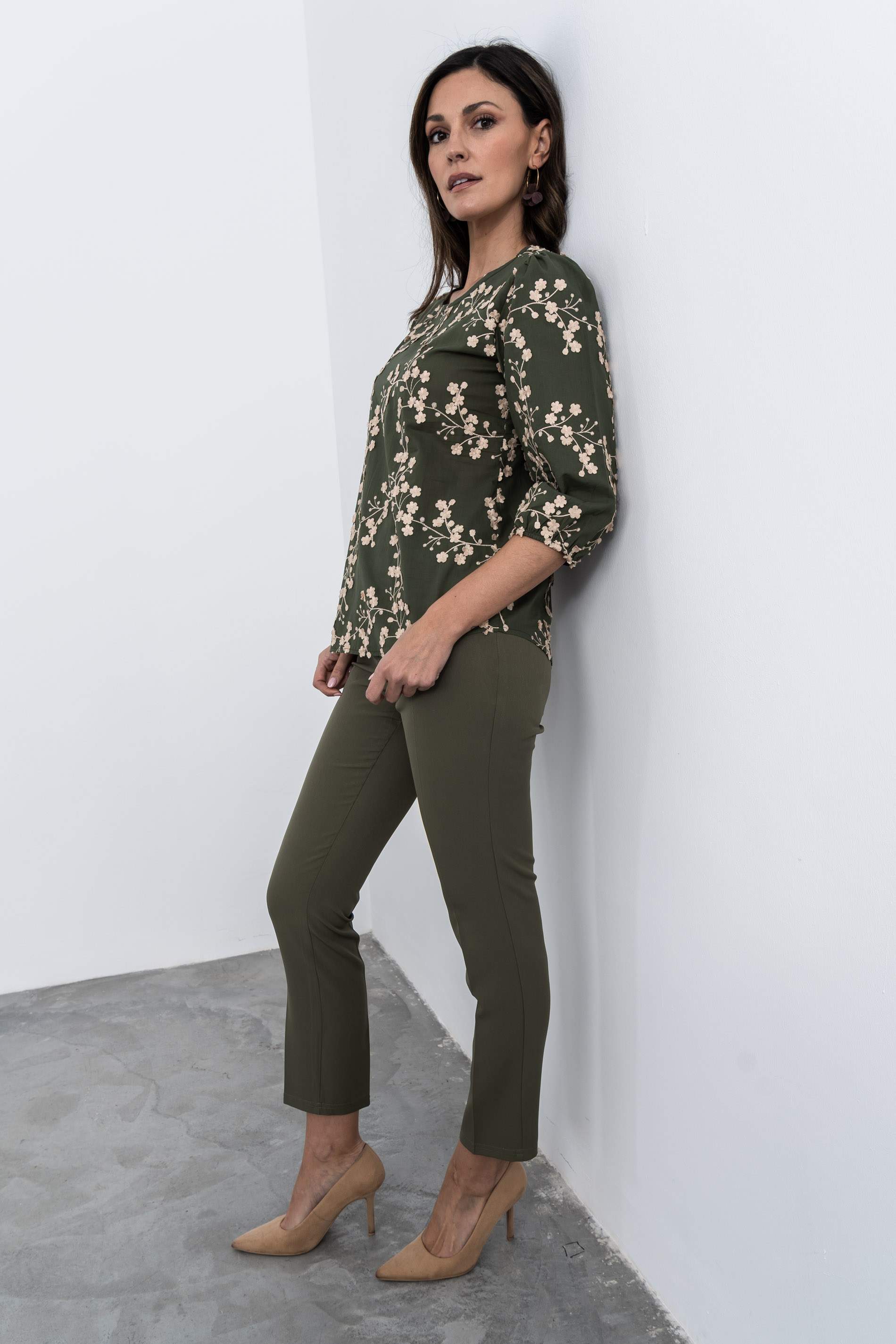 BLUSA TEJIDO FANTASIA RAMILLETES KAKI - Imagen 8
