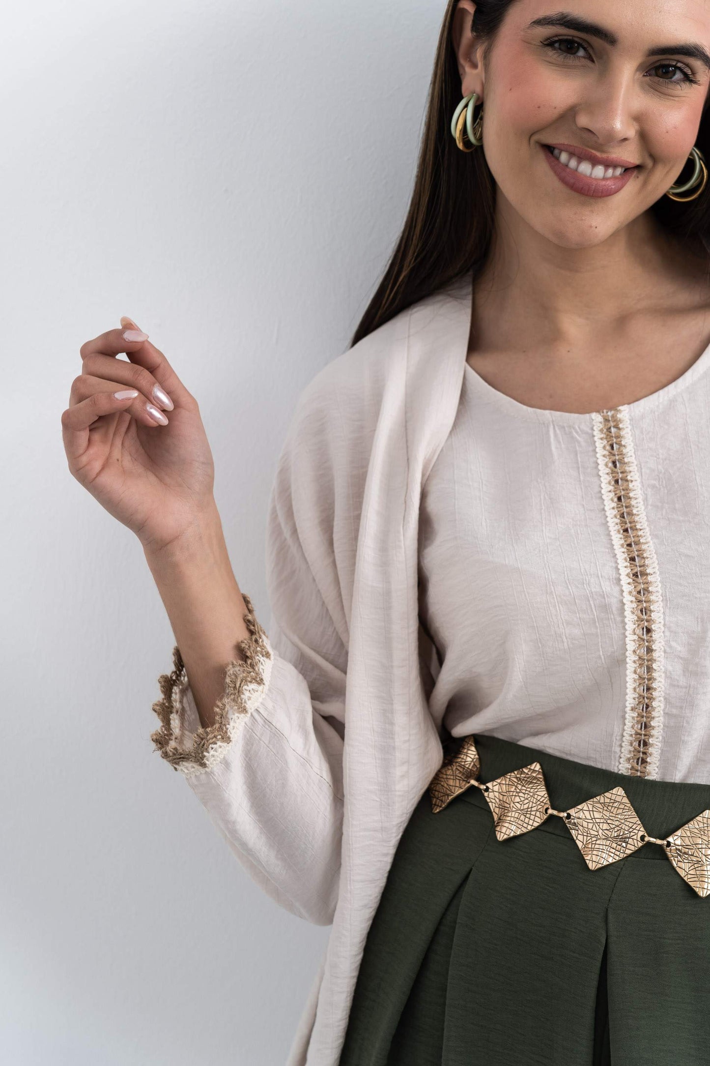 TOP DETALLE CUERDA BEIGE - Imagen 3