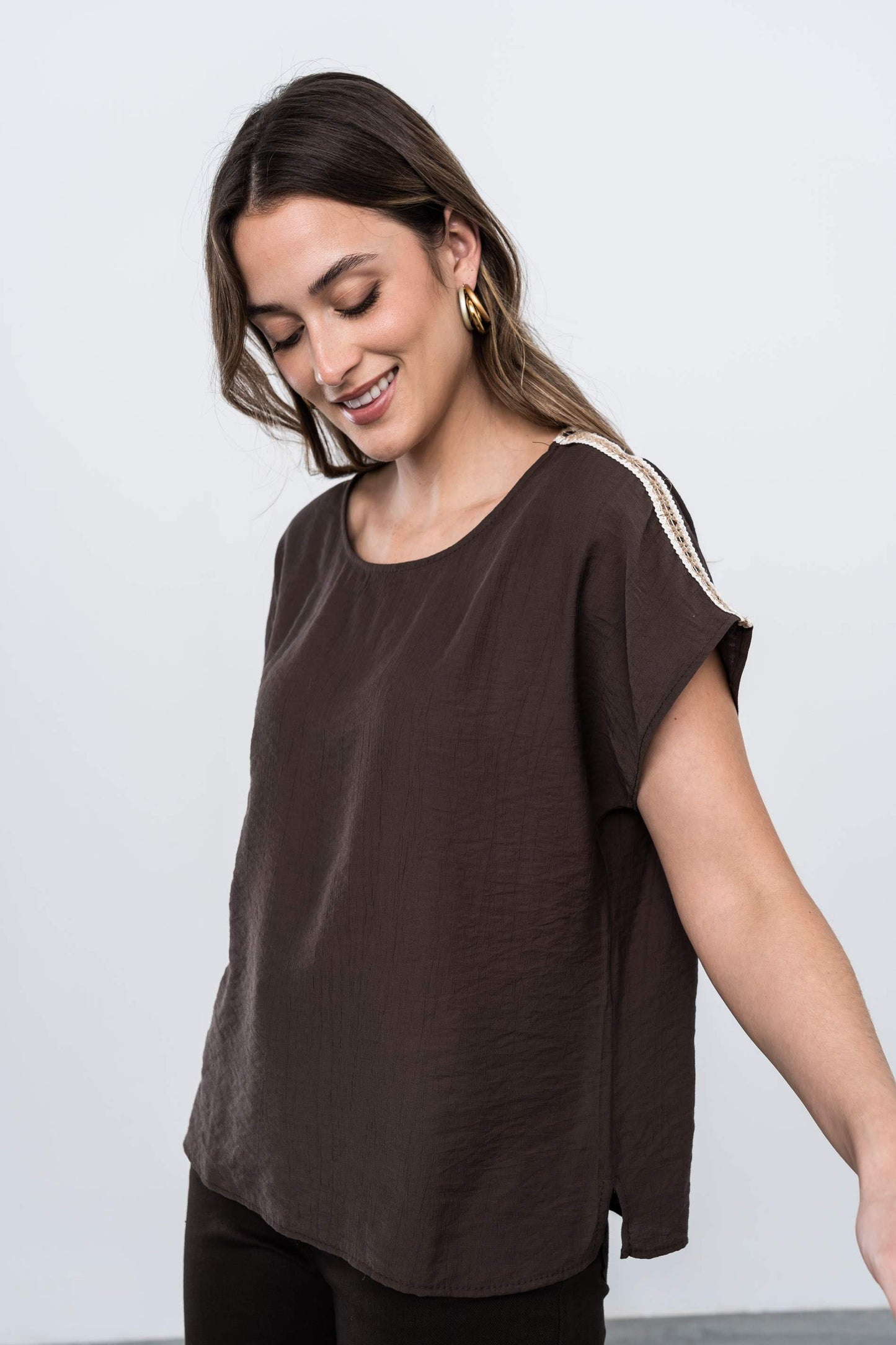 BLUSA DETALLE CUERDA CHOCOLATE - Imagen 2