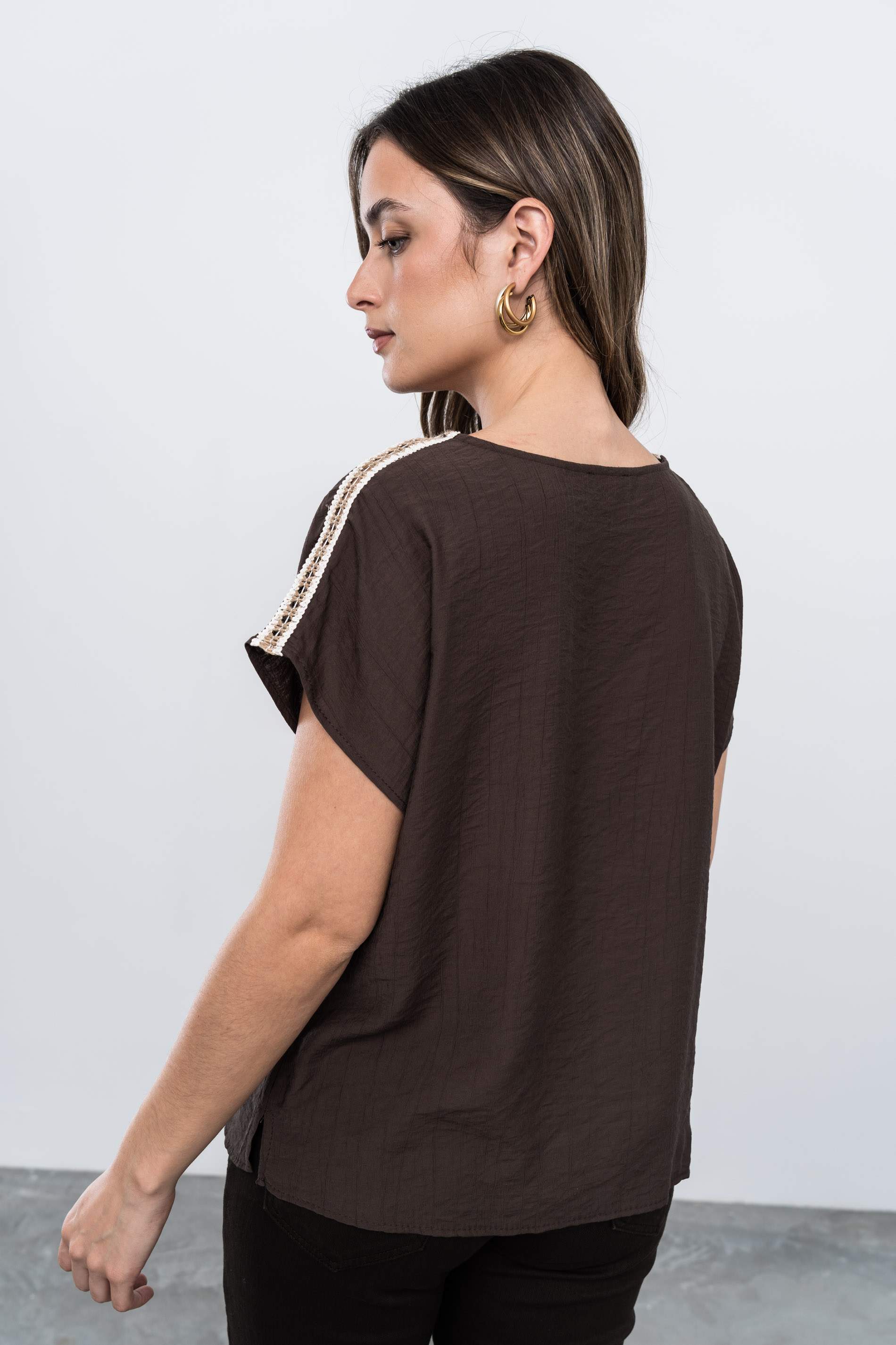 BLUSA DETALLE CUERDA CHOCOLATE - Imagen 8