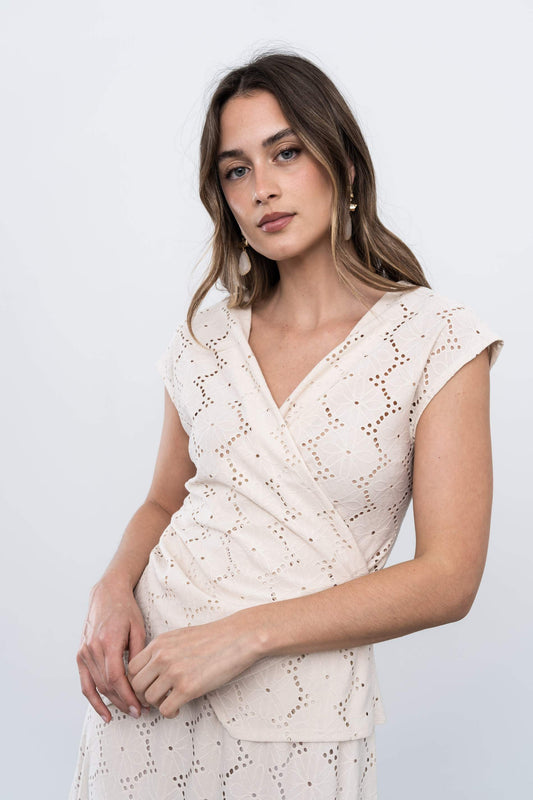 TOP RECOGIDO CALADOS BEIGE