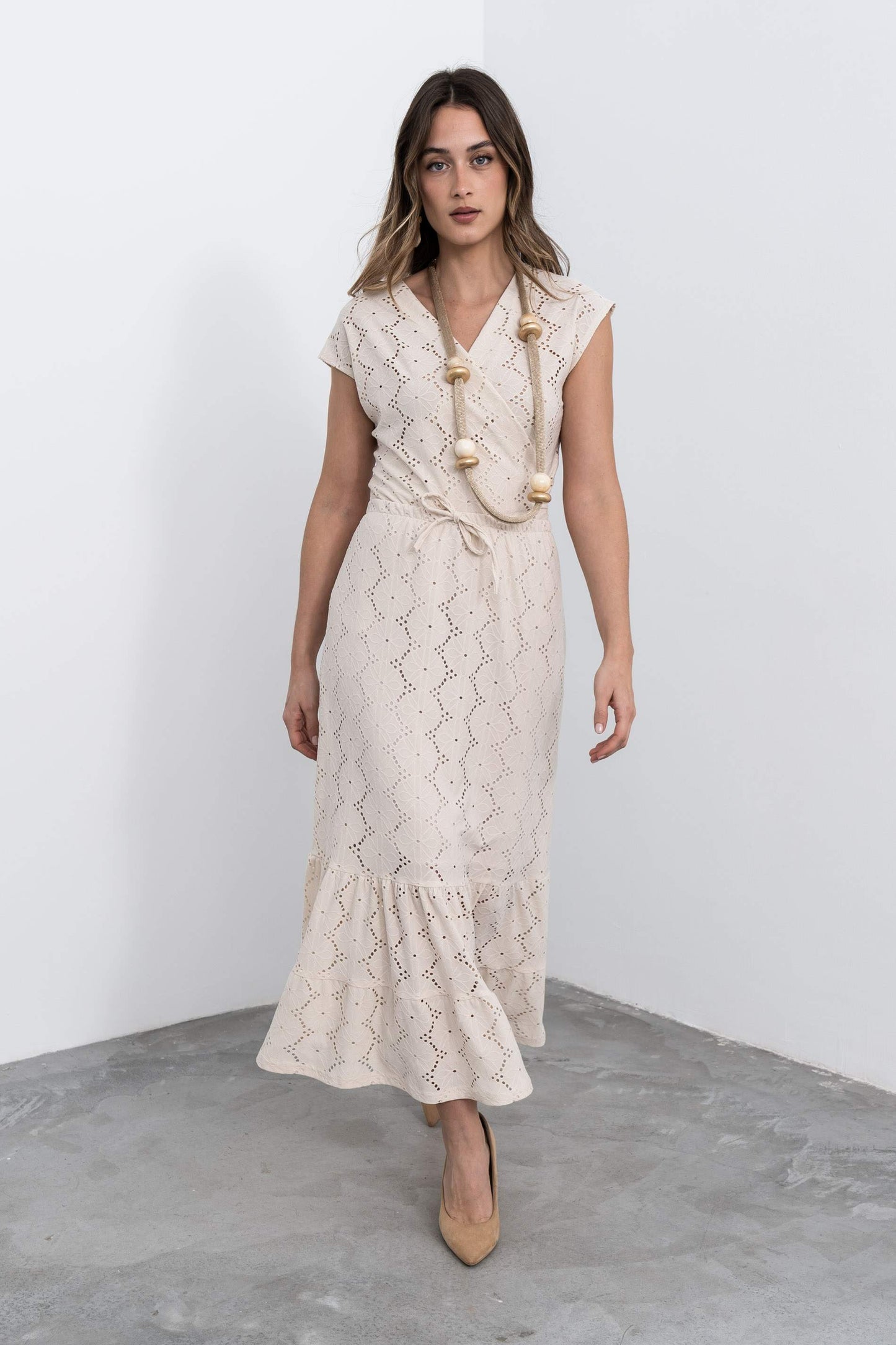TOP RECOGIDO CALADOS BEIGE - Imagen 3