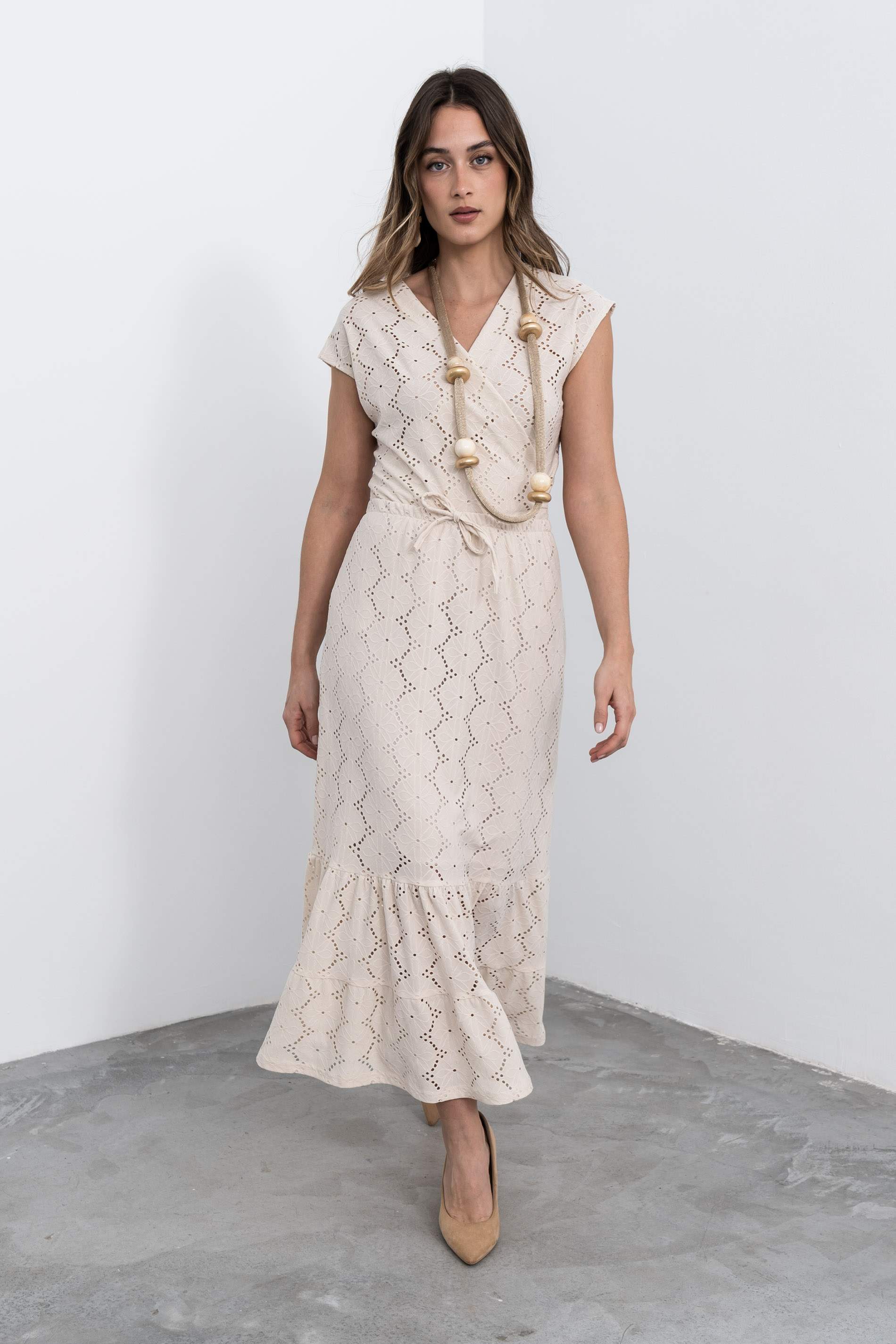 TOP RECOGIDO CALADOS BEIGE - Imagen 3