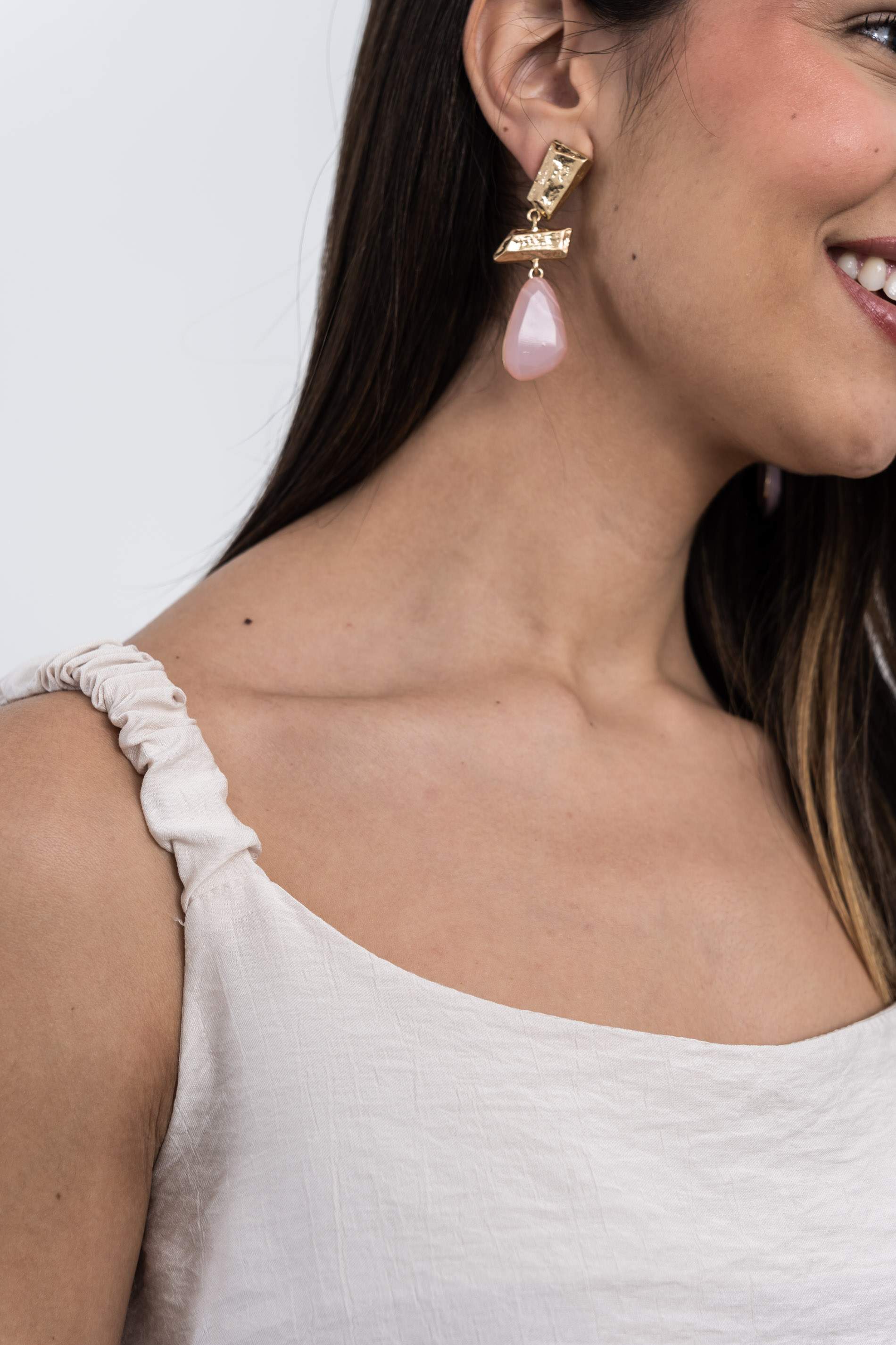 TOP TIRANTE FRUNCIDO BEIGE - Imagen 2