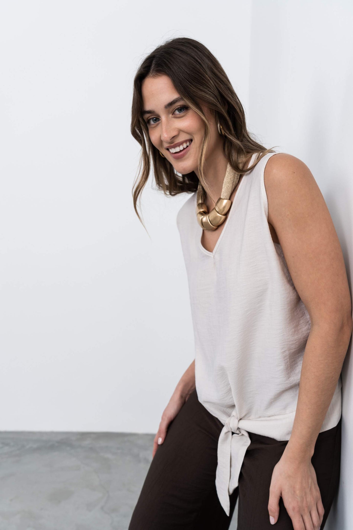 TOP DETALLE NUDO BEIGE - Imagen 4