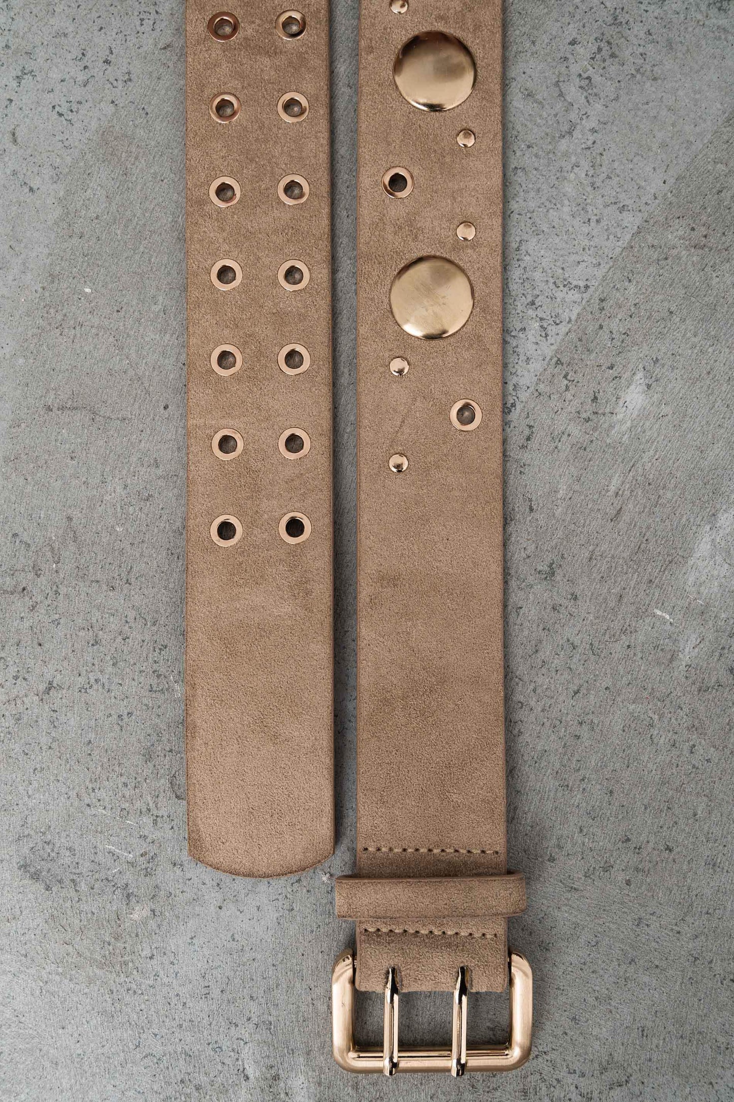 CINTURON EFECTO ANTE TACHAS TAUPE - Imagen 4