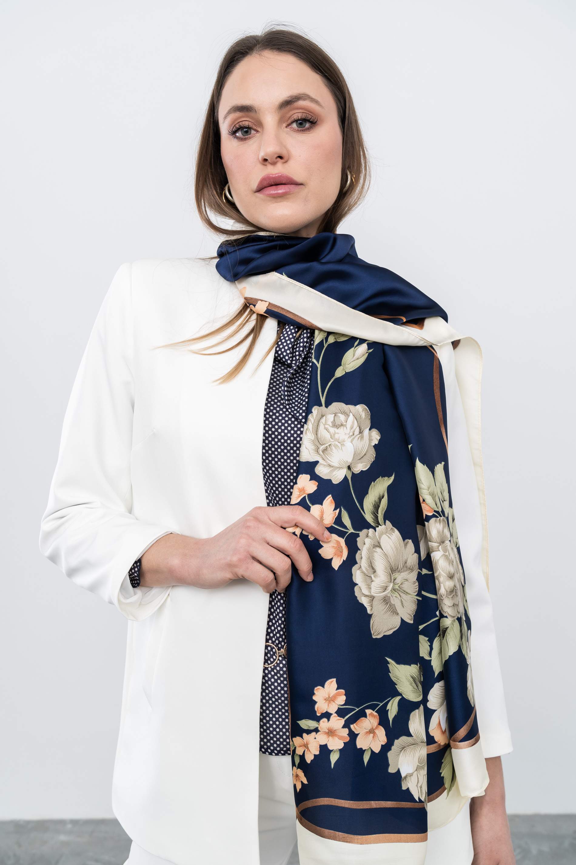 FOULARD EFECTO SEDA FLOR - Imagen 2