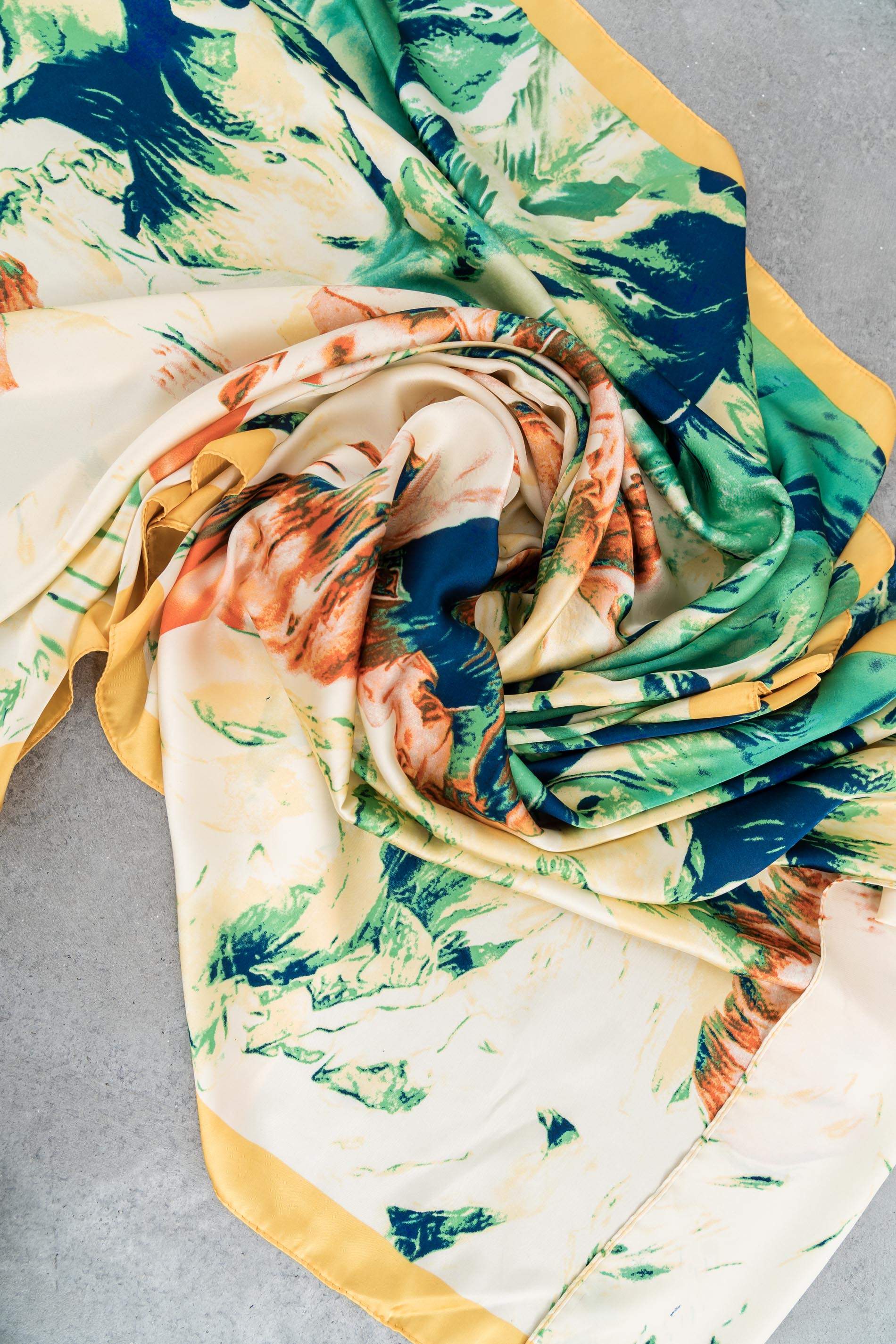 FOULARD EFECTO SEDA HOJAS AMARILLO - Imagen 4