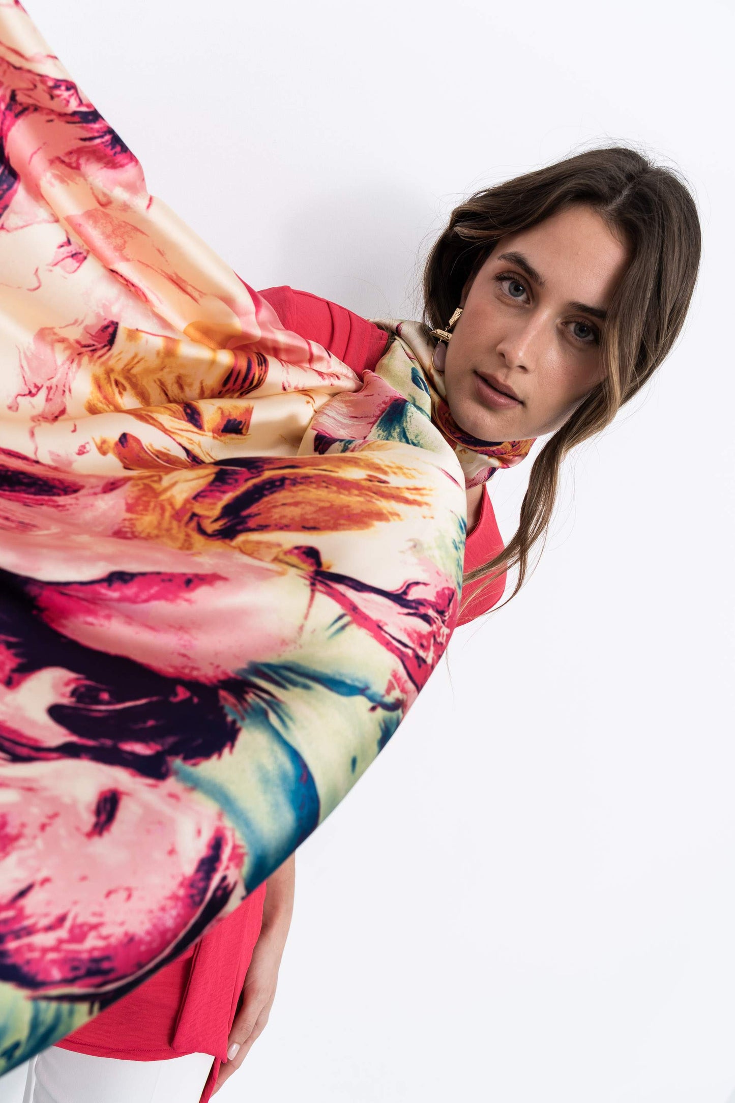 FOULARD EFECTO SEDA HOJAS ROJO - Imagen 5