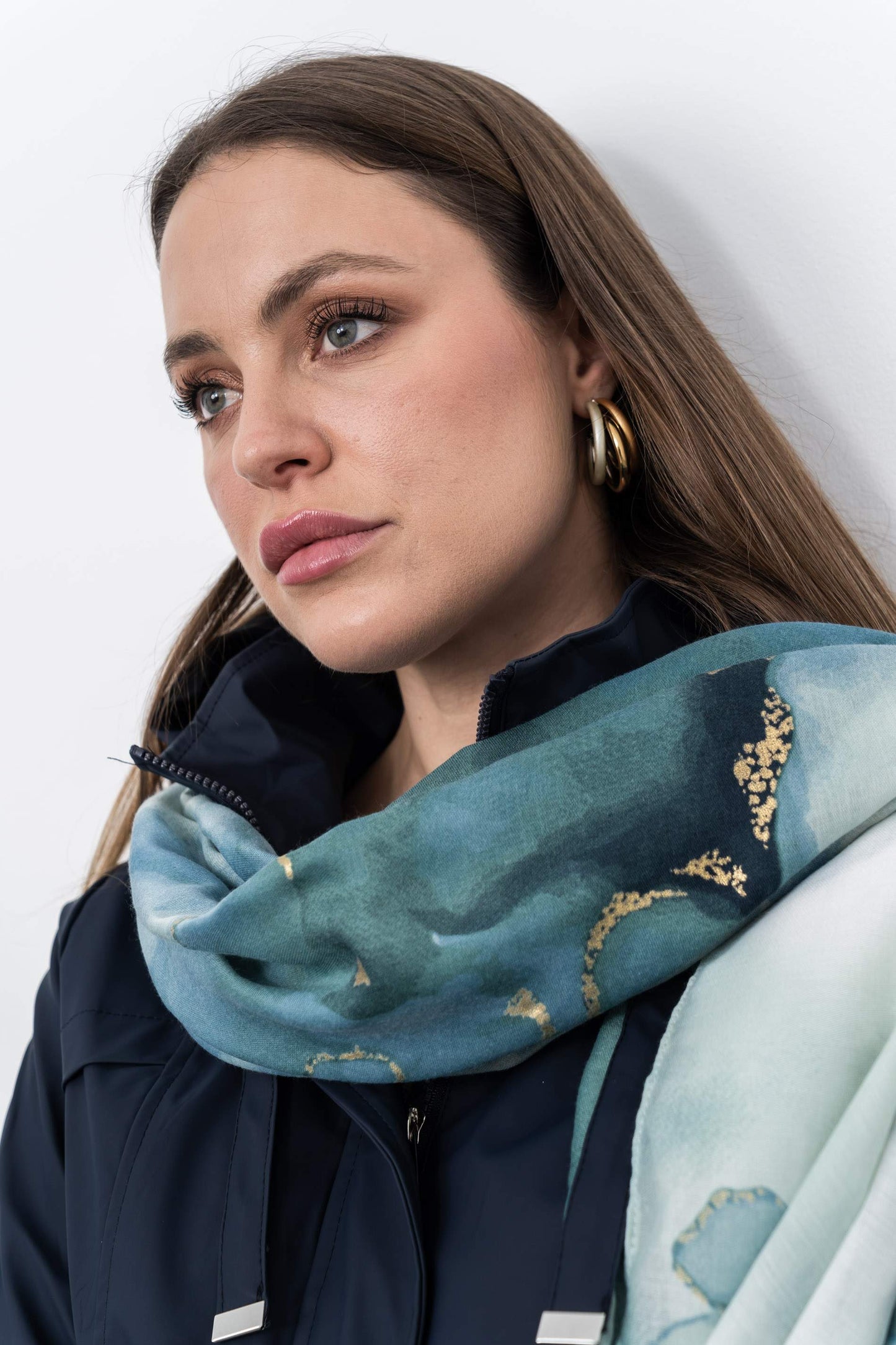 FOULARD FLOR DETALLE ORO VERDE - Imagen 6