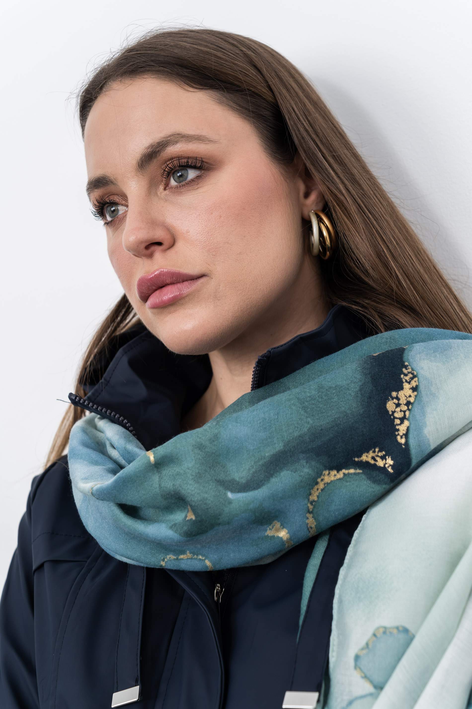 FOULARD FLOR DETALLE ORO VERDE - Imagen 6