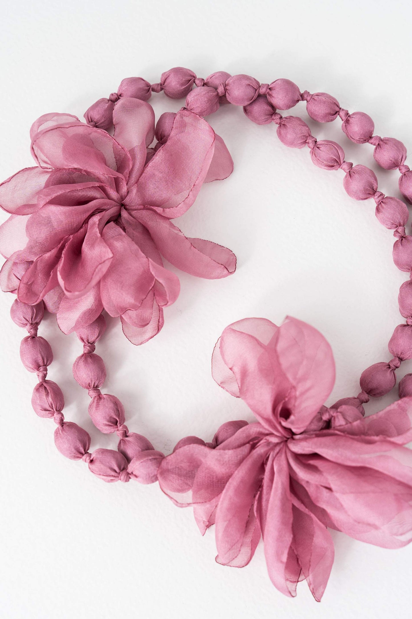 COLLAR FLOR TEJIDO ROSA - Imagen 4